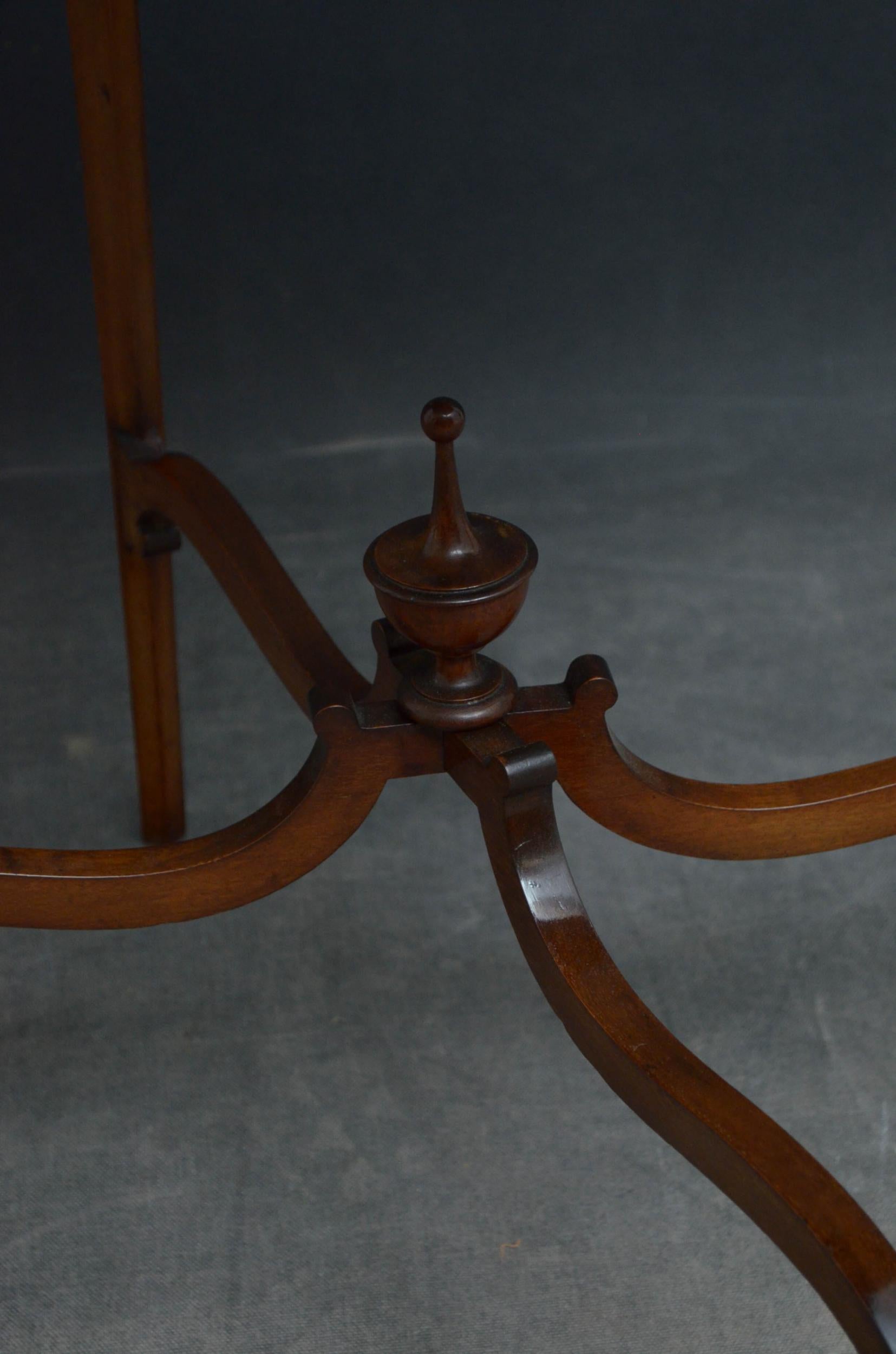 Edwardian Bijouterie Table 1