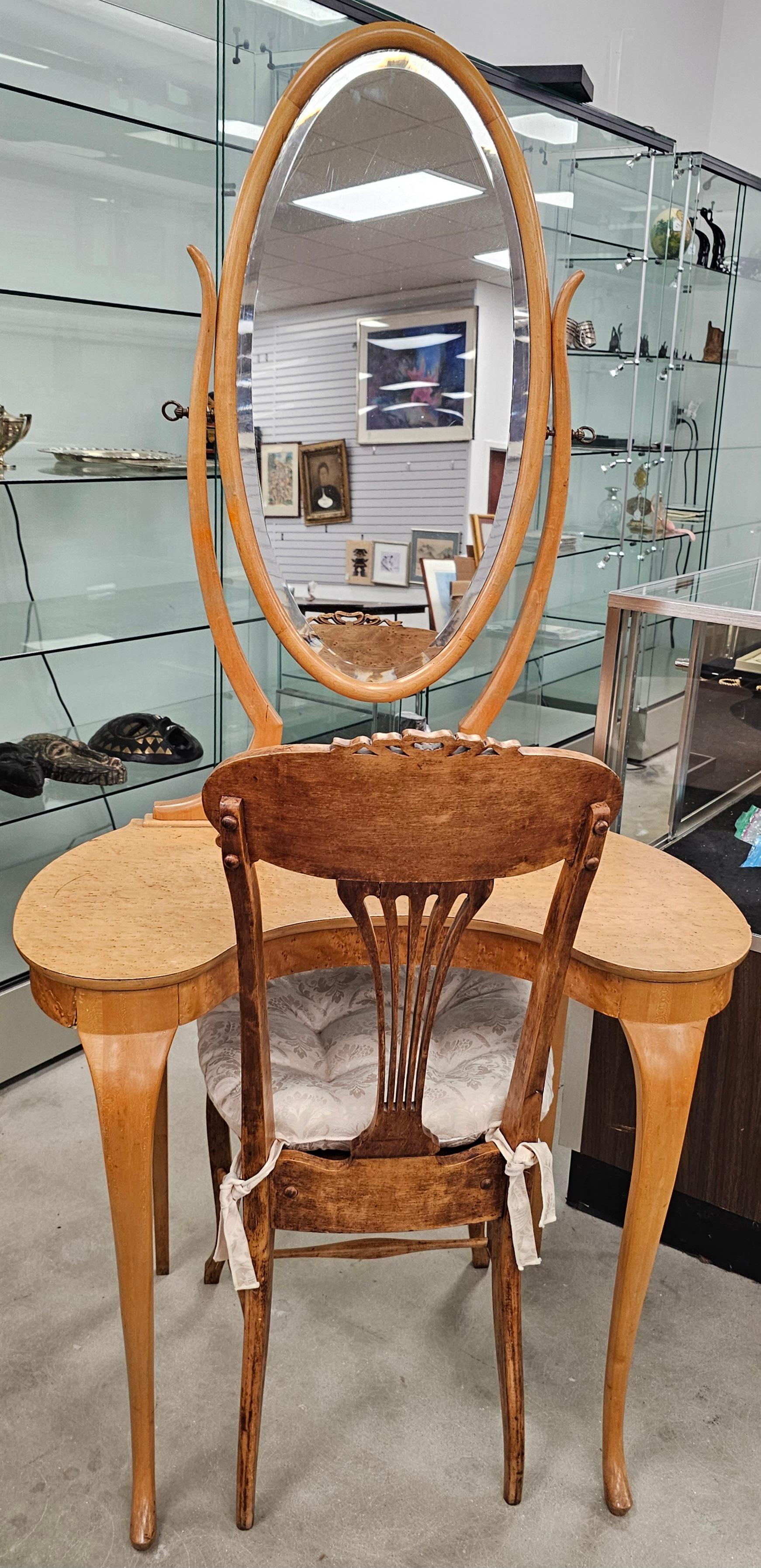 Edwardian Birdseye Maple Mirrored Vanity with Side Chair For Sale 7