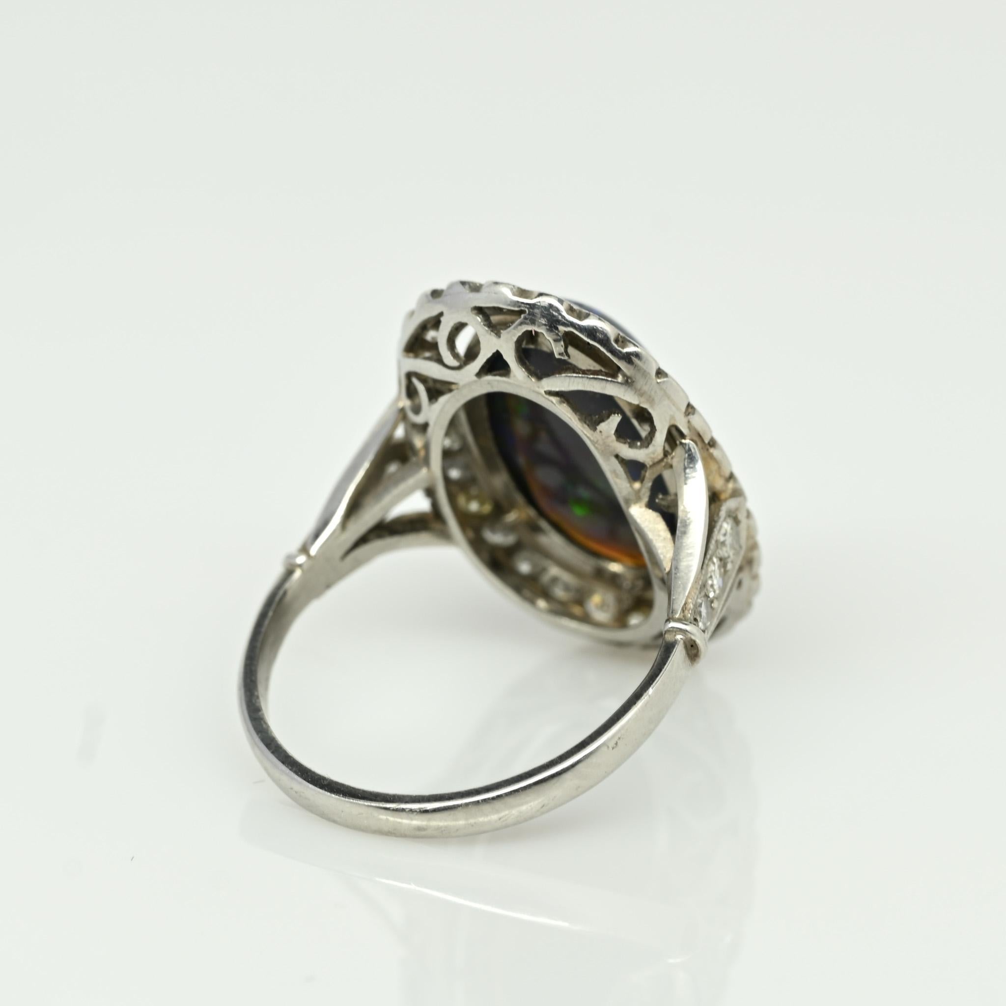 Platinring mit schwarzem Opal, Cabochon und Diamant-Halo im viktorianischen Edwardianischen Stil Damen