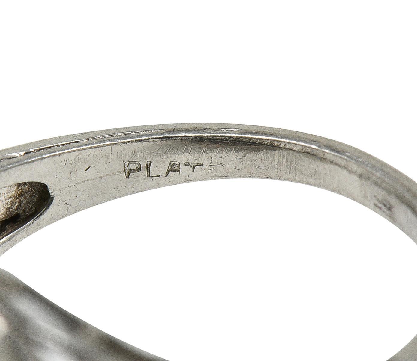 Anello da cena a trifoglio antico in platino con diamante e opale nero di epoca edoardiana in vendita 4