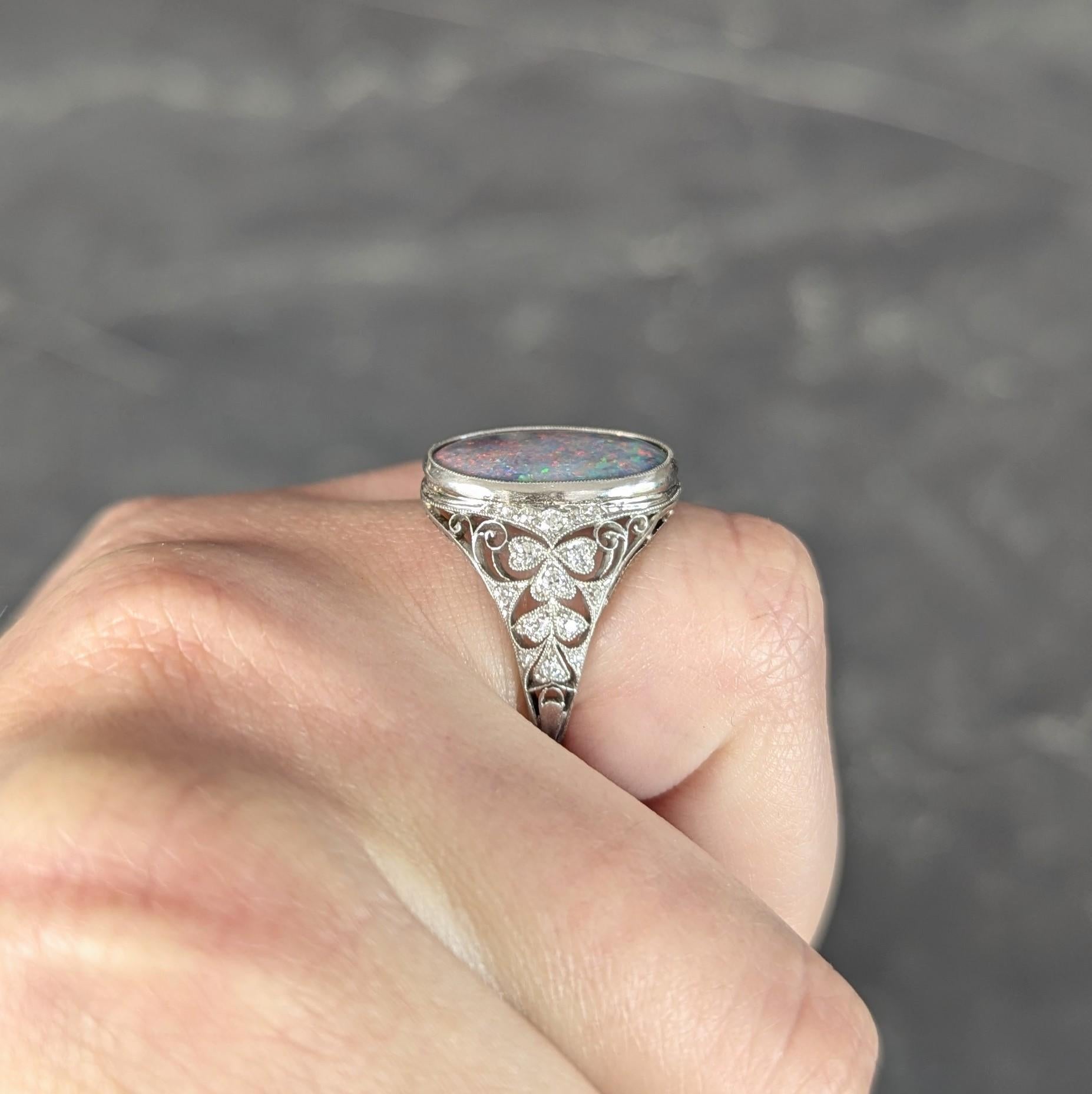 Anello da cena a trifoglio antico in platino con diamante e opale nero di epoca edoardiana in vendita 9