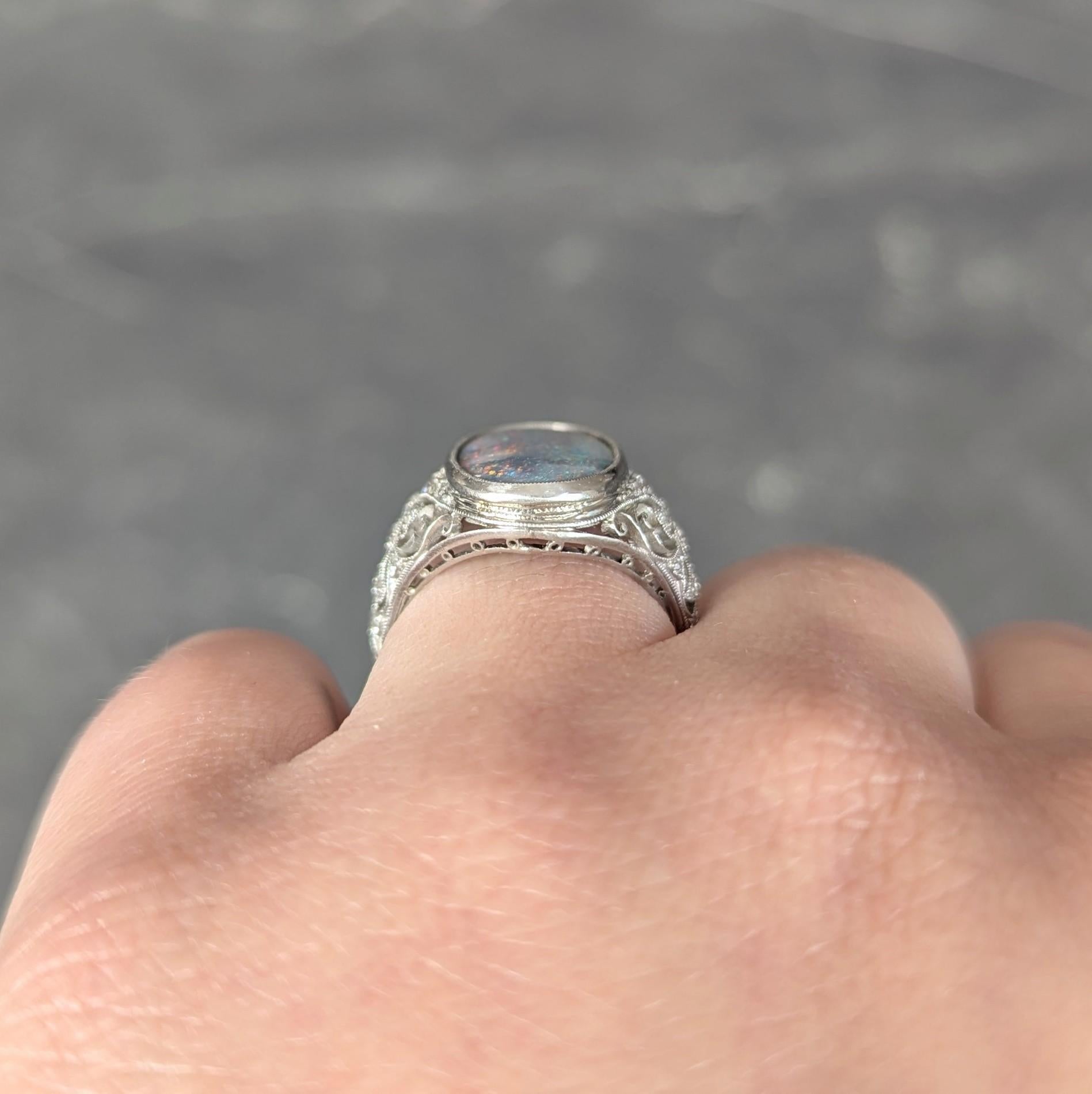 Anello da cena a trifoglio antico in platino con diamante e opale nero di epoca edoardiana in vendita 10