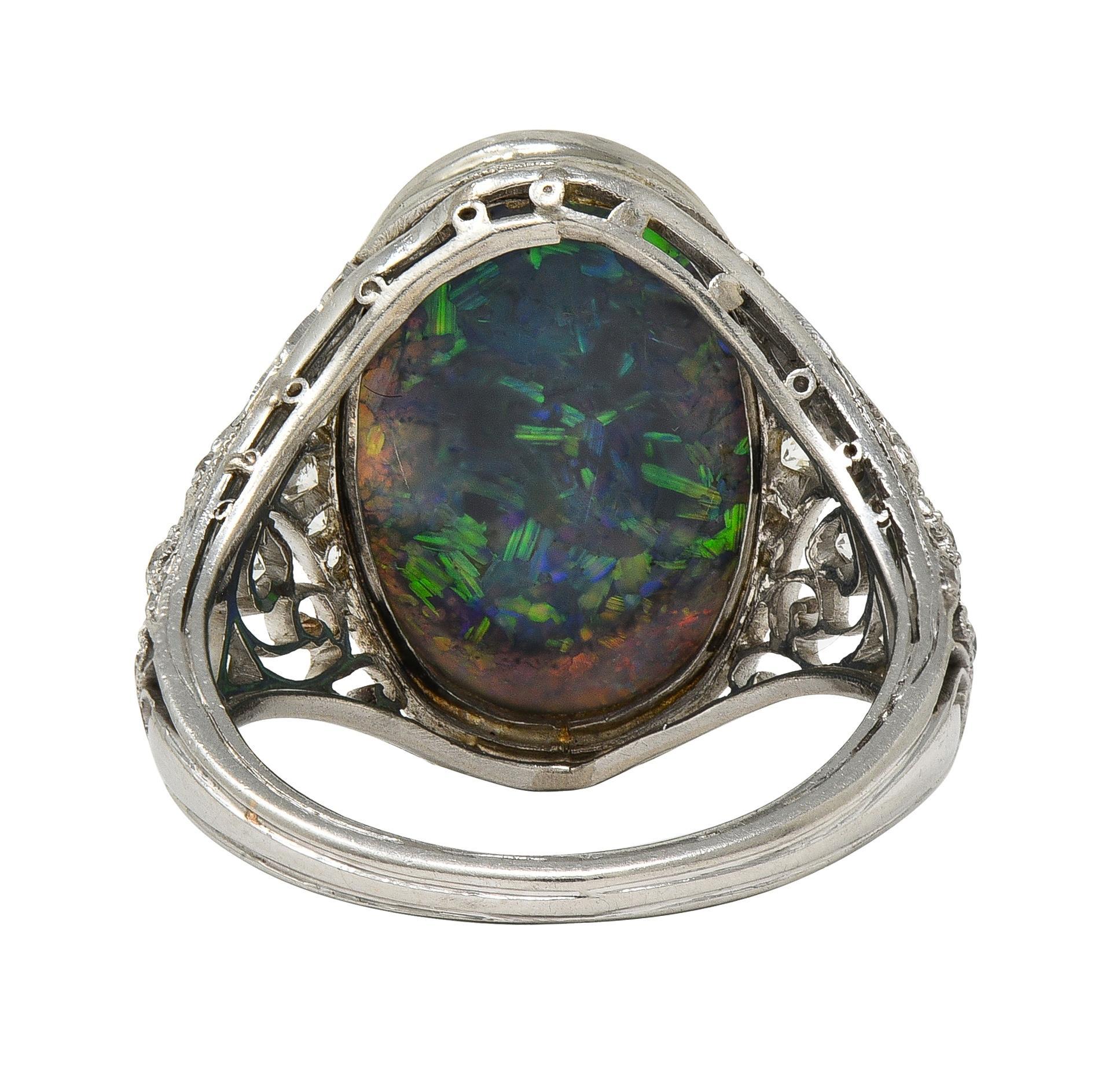 Anello da cena a trifoglio antico in platino con diamante e opale nero di epoca edoardiana in vendita 1