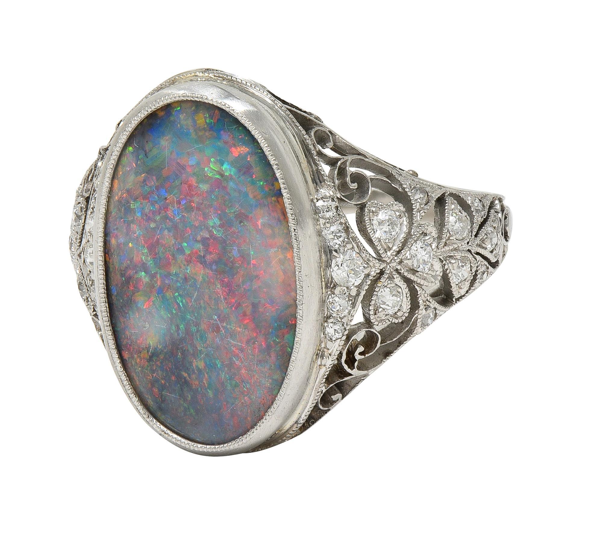 Anello da cena a trifoglio antico in platino con diamante e opale nero di epoca edoardiana in vendita 3