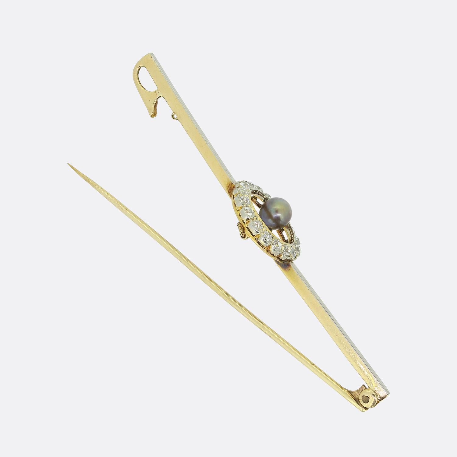 Broche eduardiano de barra de perlas negras y diamantes Corte redondo en venta