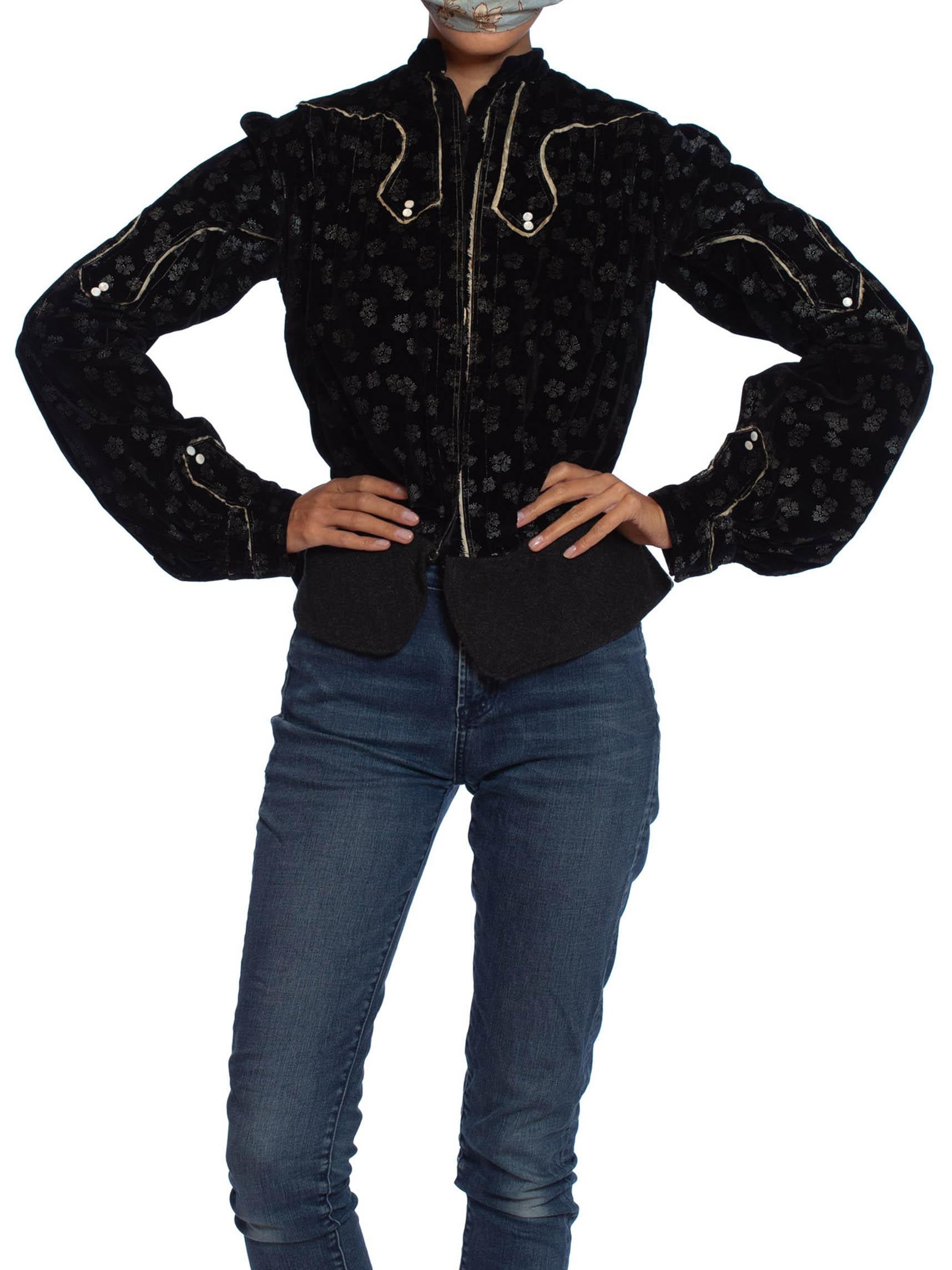 Schwarzes bedrucktes Samtjacke-Top aus Seidenmischung mit Paspelierung im Edwardianischen Stil Damen im Angebot