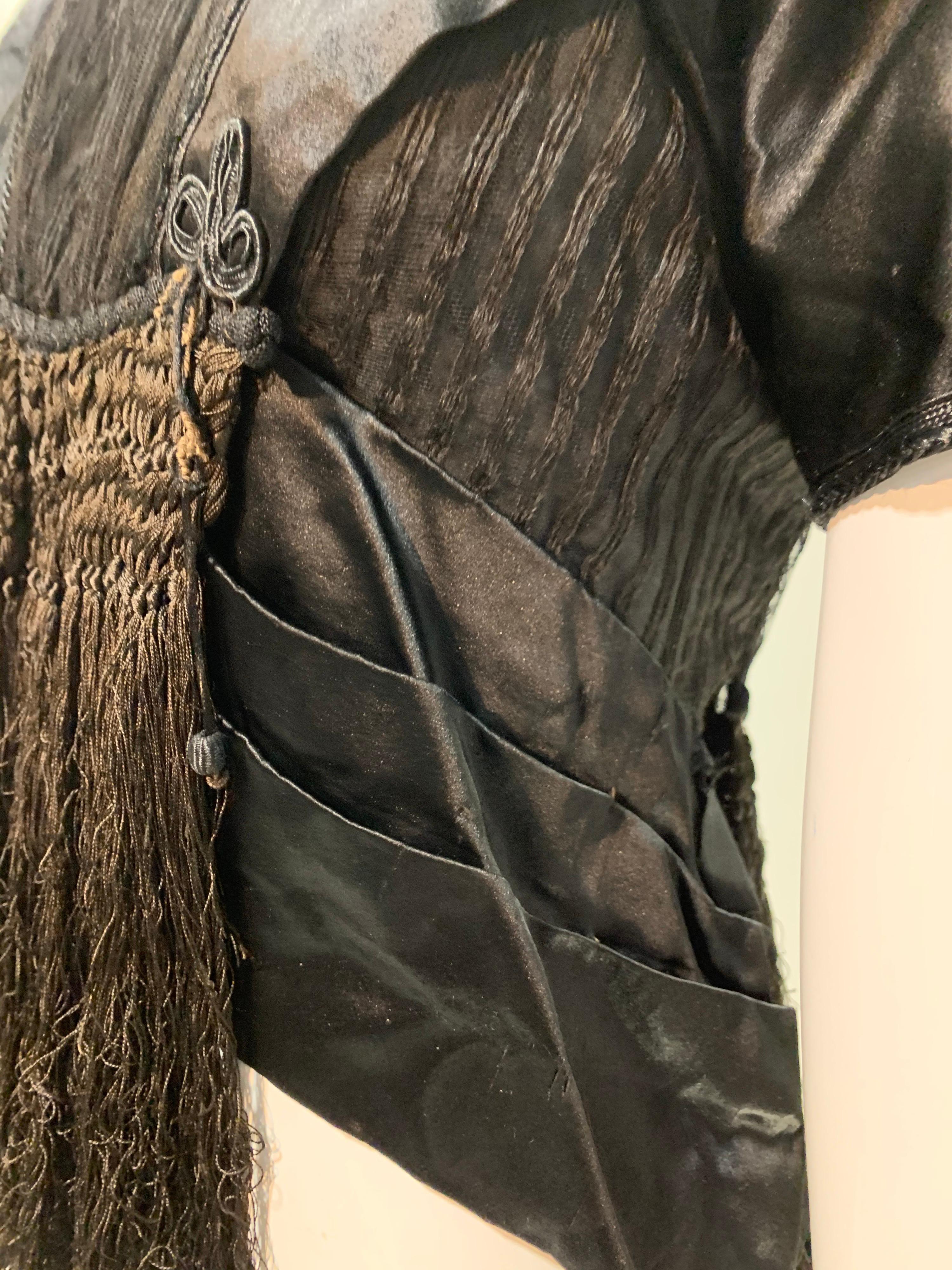 Schwarze edwardianische Seiden-Satin-Bluse aus Seide mit extravaganten Seidenfransen im Angebot 9