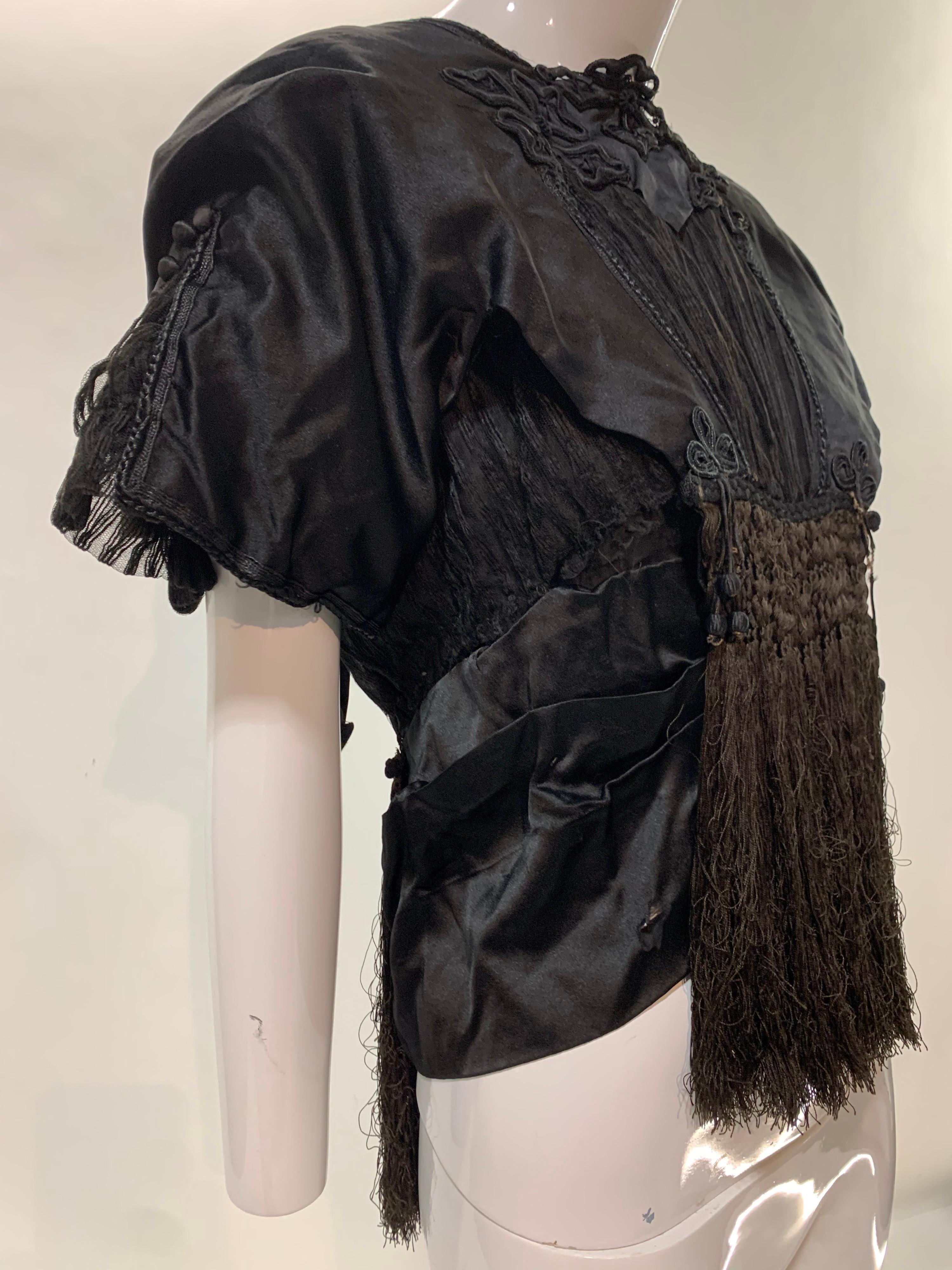 Schwarze edwardianische Seiden-Satin-Bluse aus Seide mit extravaganten Seidenfransen im Zustand „Gut“ im Angebot in Gresham, OR