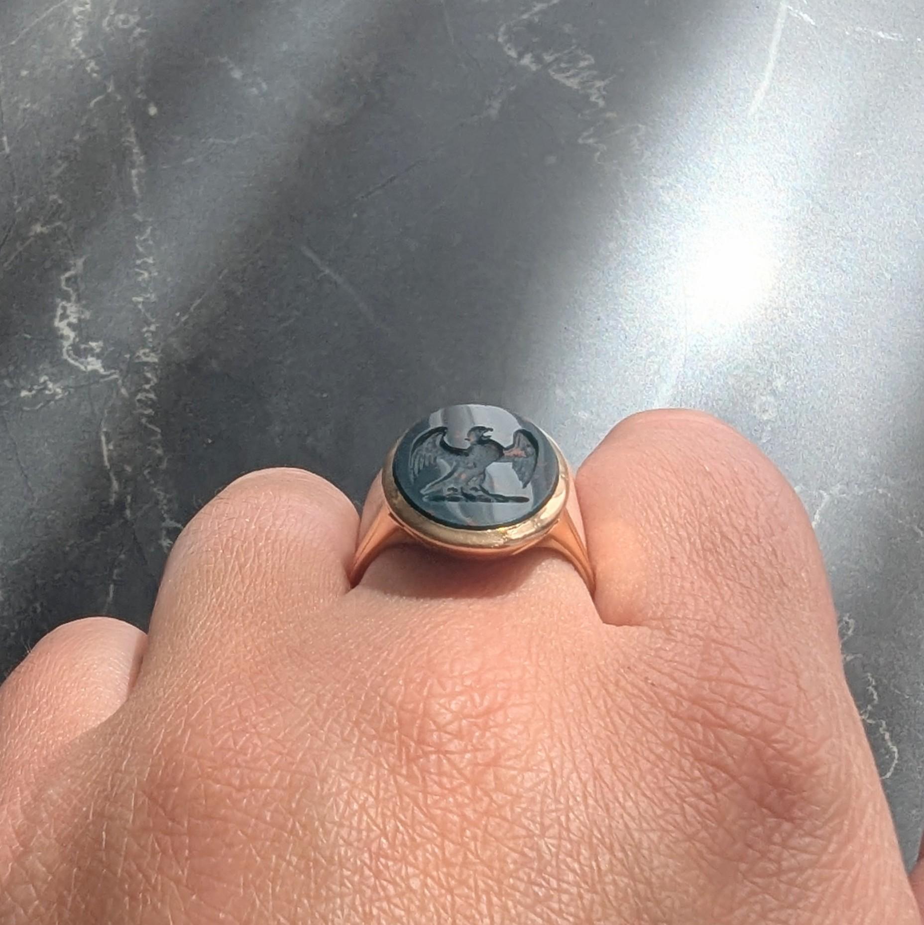 Anello Edwardiano in pietra sanguigna in oro giallo 18 carati con incisione antica dell'aquila in vendita 5