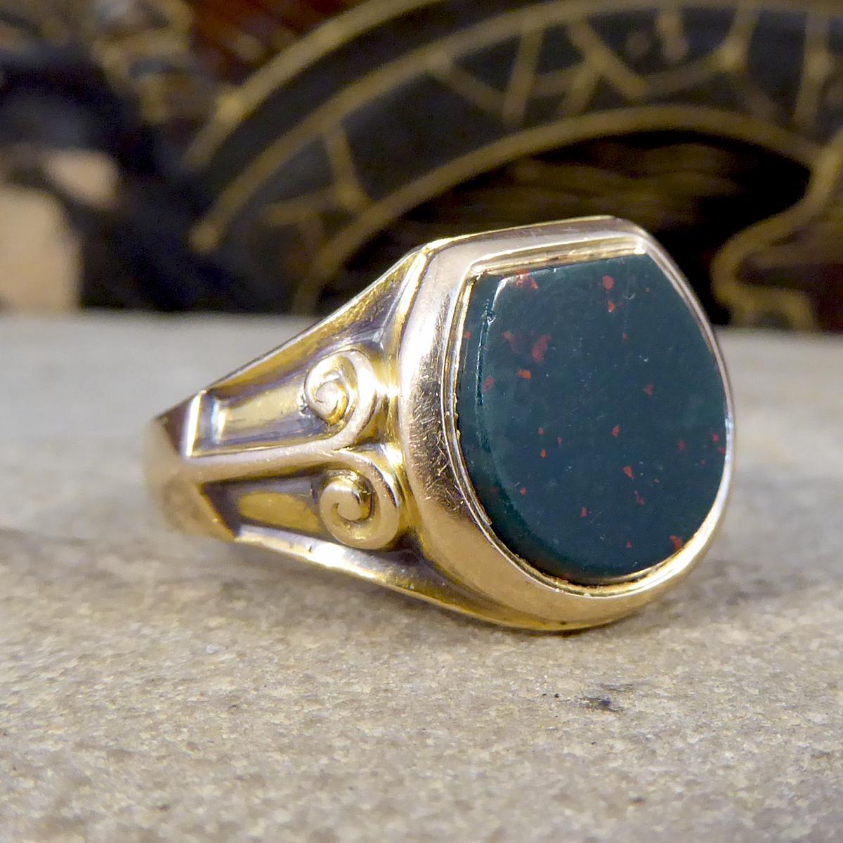Suitable for both men and women, would look great on either gender. This Bloodstone signet ring has been crafted in 1921 with very clear hallmarks from 1921 Birmingham. Created in 15ct Yellow Gold it would make the perfect gift and keepsake forever.