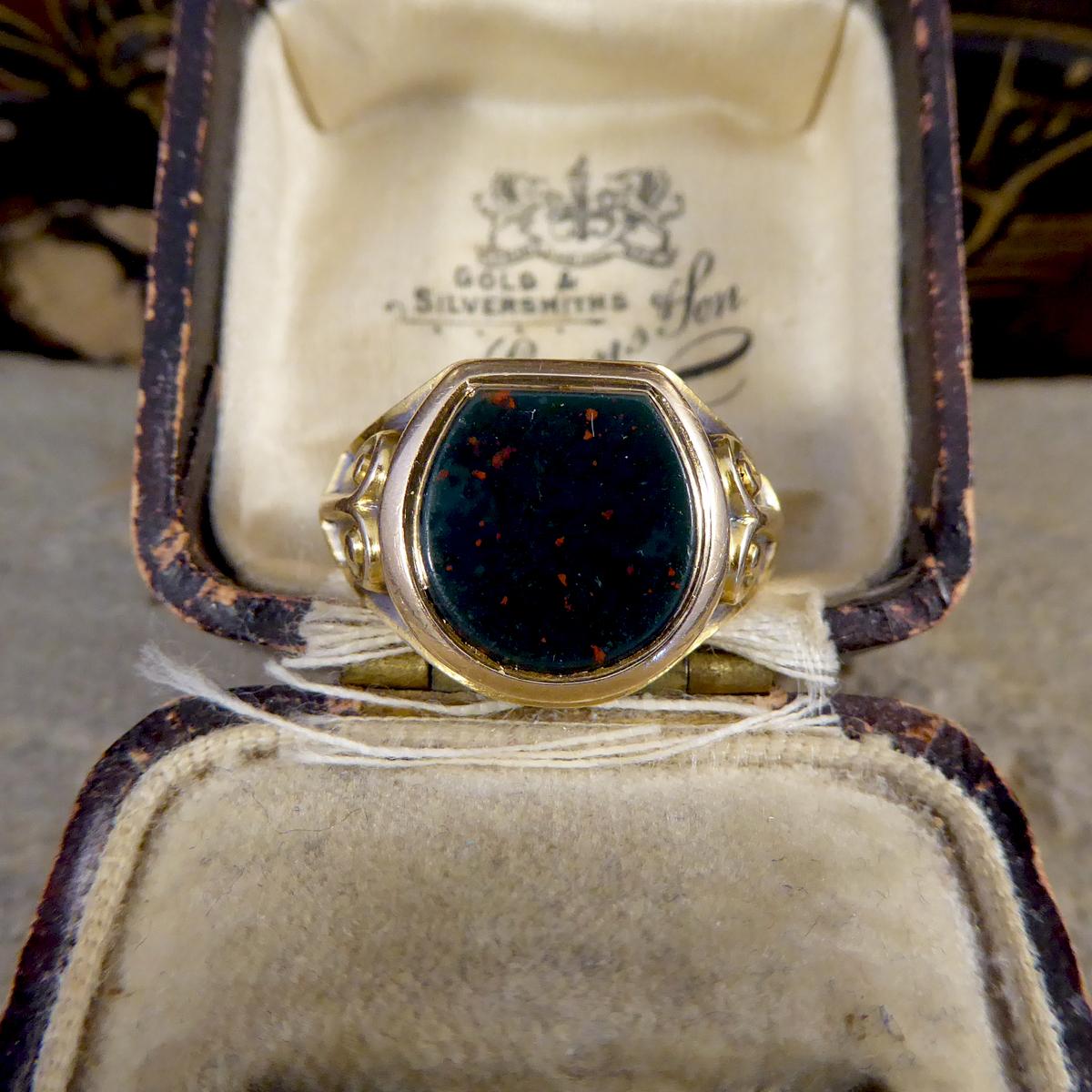 Edwardian Bloodstone Signet Ring in 15 Carat Yellow Gold 3