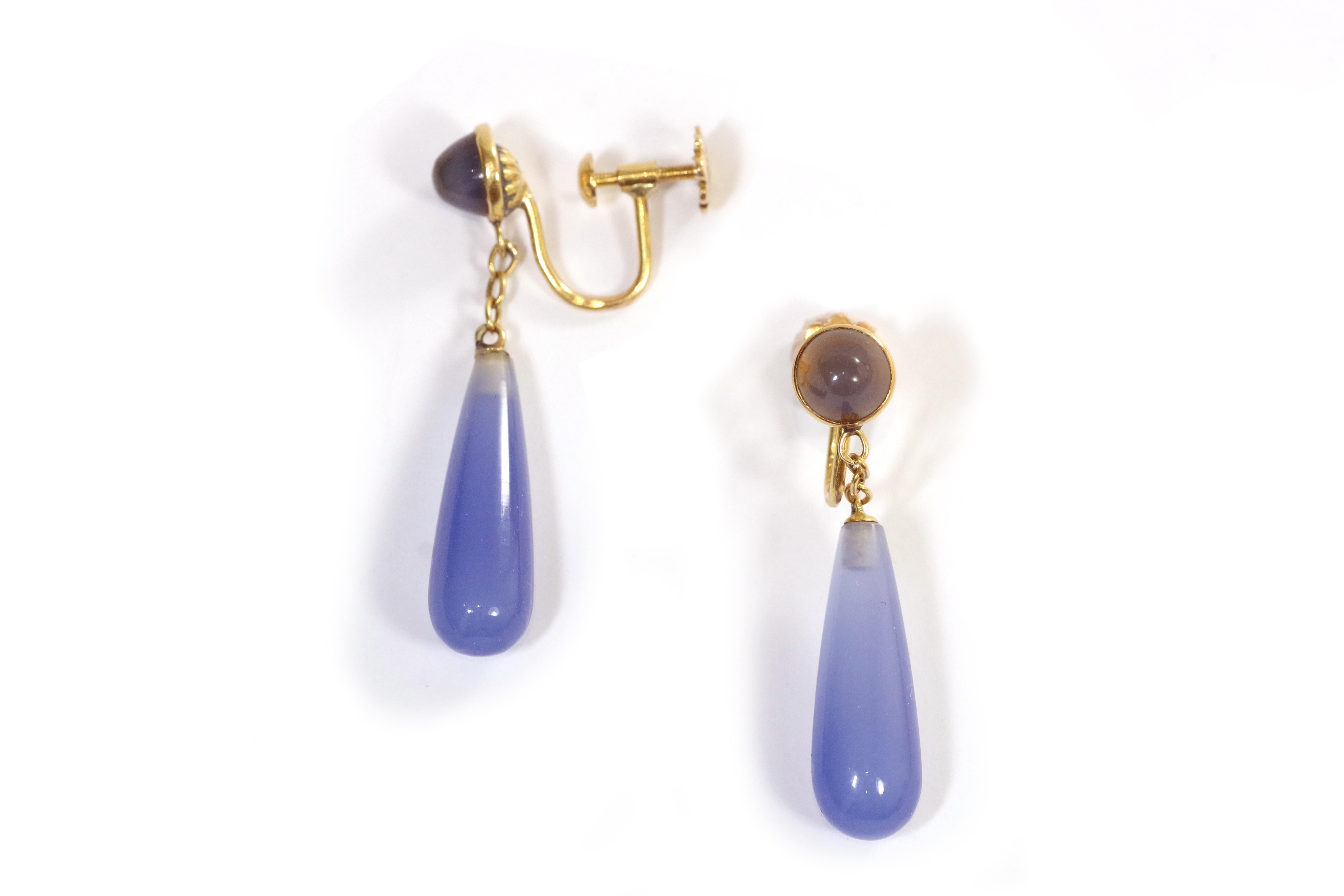 Late Victorian Edwardian blue chalcedony earrings in 18-karat yellow gold For Sale