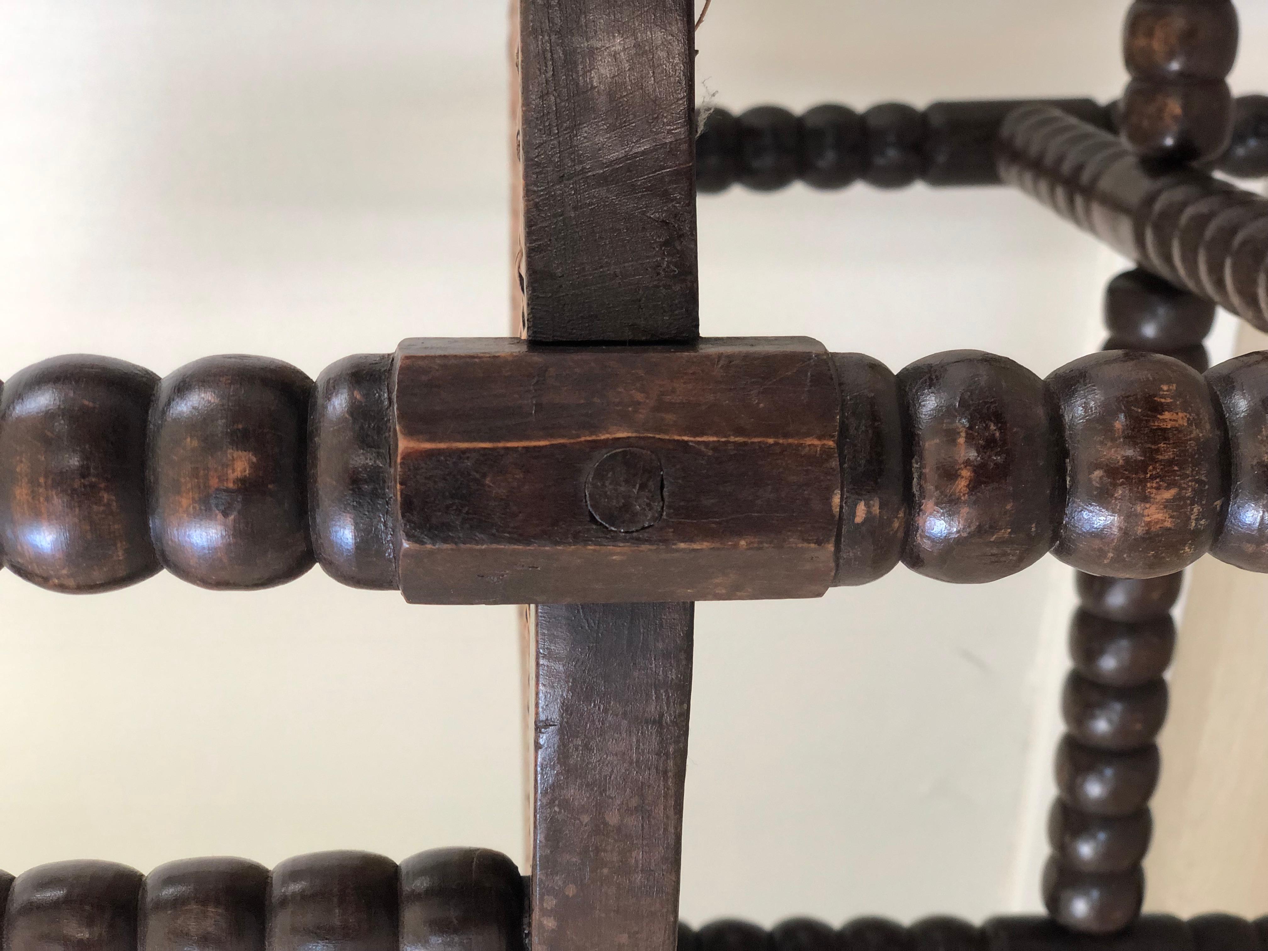 Sillón eduardiano de brazos de bolillos con caña Principios del siglo XX en venta 2