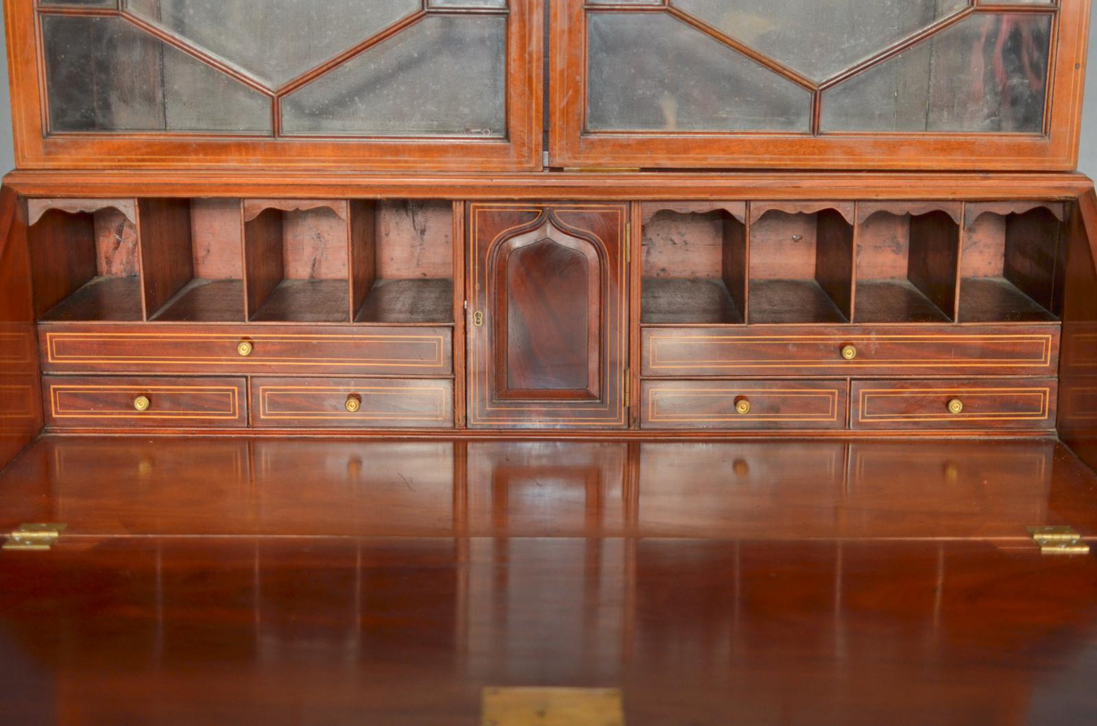 Edwardian Bookcase Secretaire in Inlaid Mahogany of English Origin Dated 1895 13