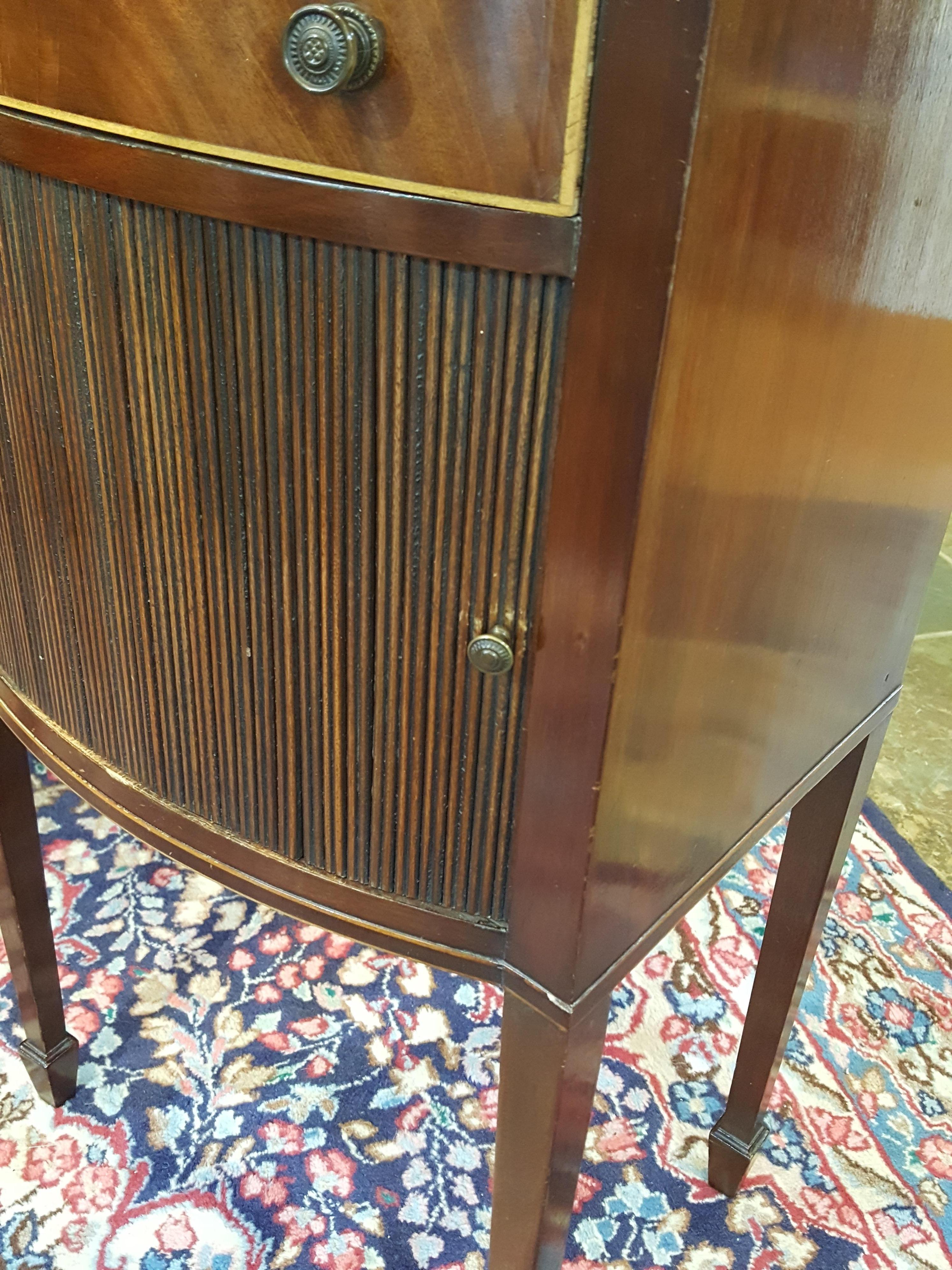 Edwardian Bow Fronted Nightstand In Good Condition In Altrincham, Cheshire