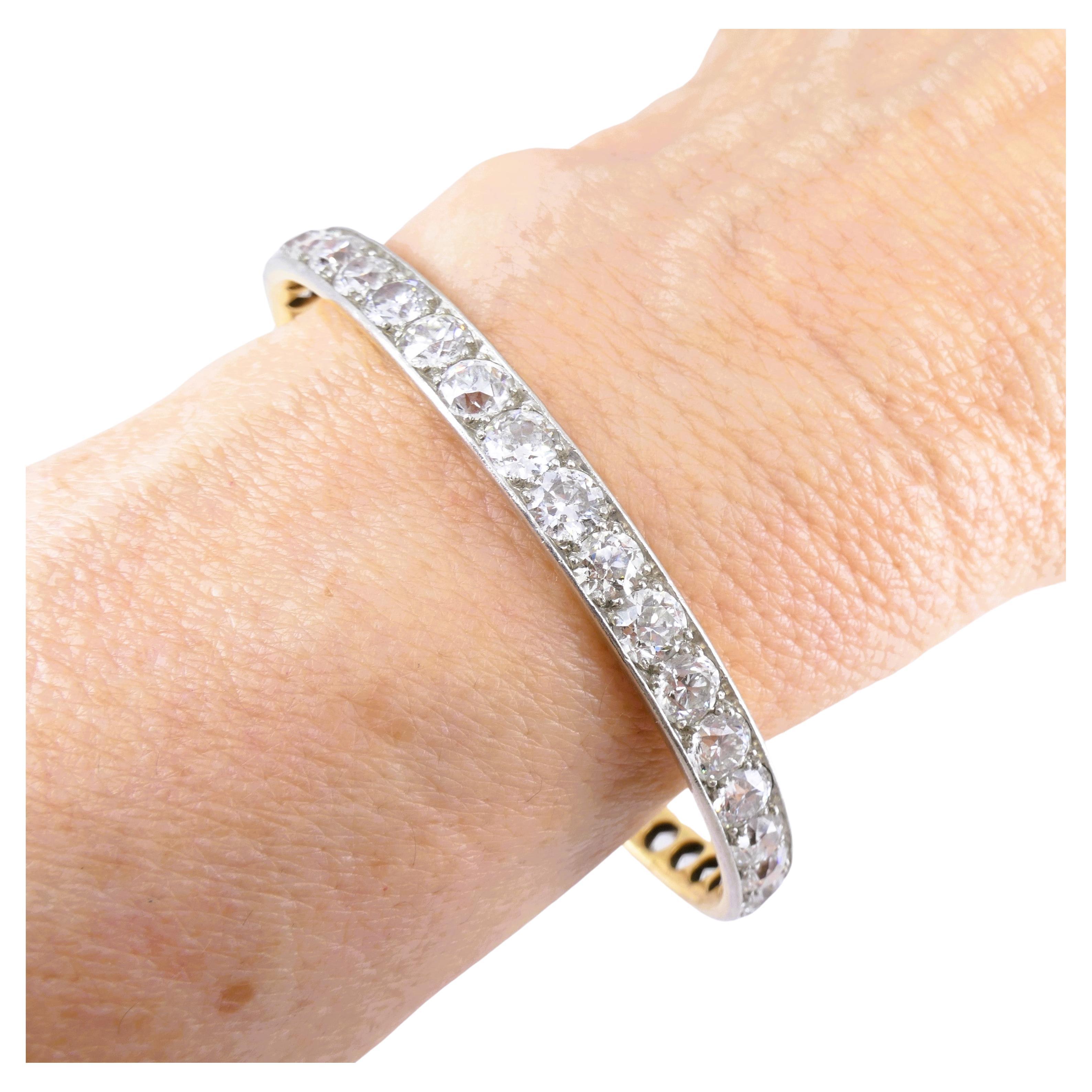Magnifique bracelet édouardien en or 18 carats et platine, orné de diamants de taille européenne ancienne. Il s'agit d'un bracelet classique dont la taille et les proportions sont parfaites. Des diamants de taille européenne ancienne sont sertis à