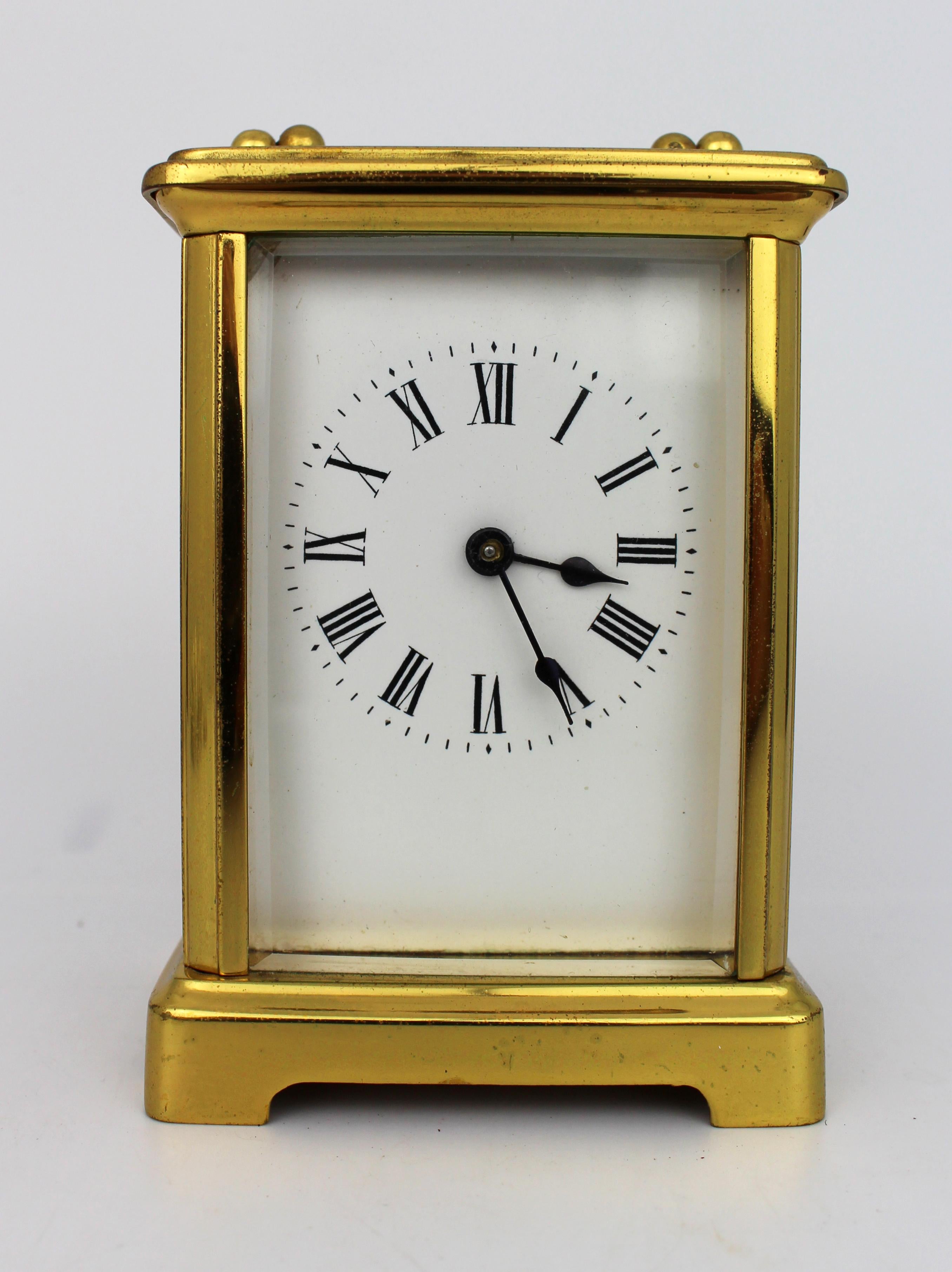 Horloge de voiture édouardienne en laiton avec mouvement suisse, début du 20e siècle

Charmante horloge de voiture en laiton d'époque édouardienne, début du 20e siècle.

Le boîtier, doté de panneaux en verre biseauté sur tous les côtés et d'une