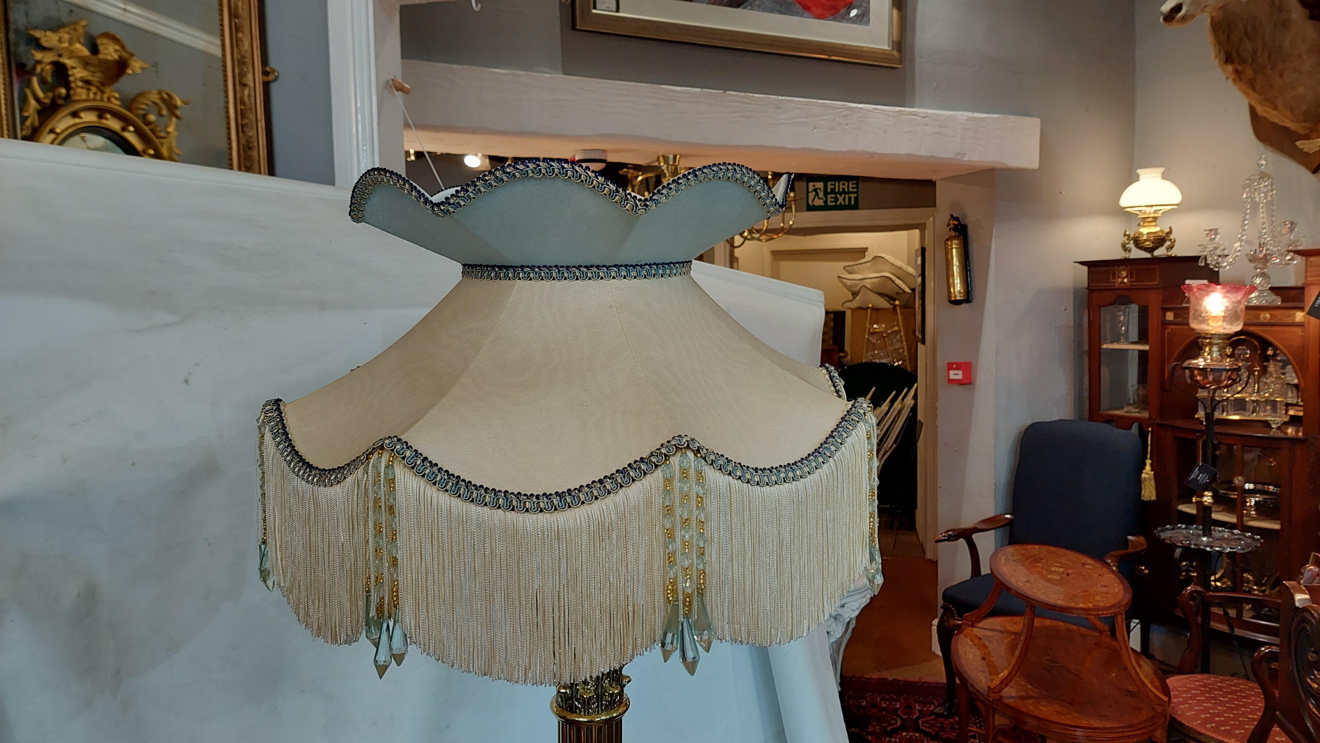Edwardian Brass Corinthian Column Table Lamp  In Good Condition For Sale In Altrincham, GB