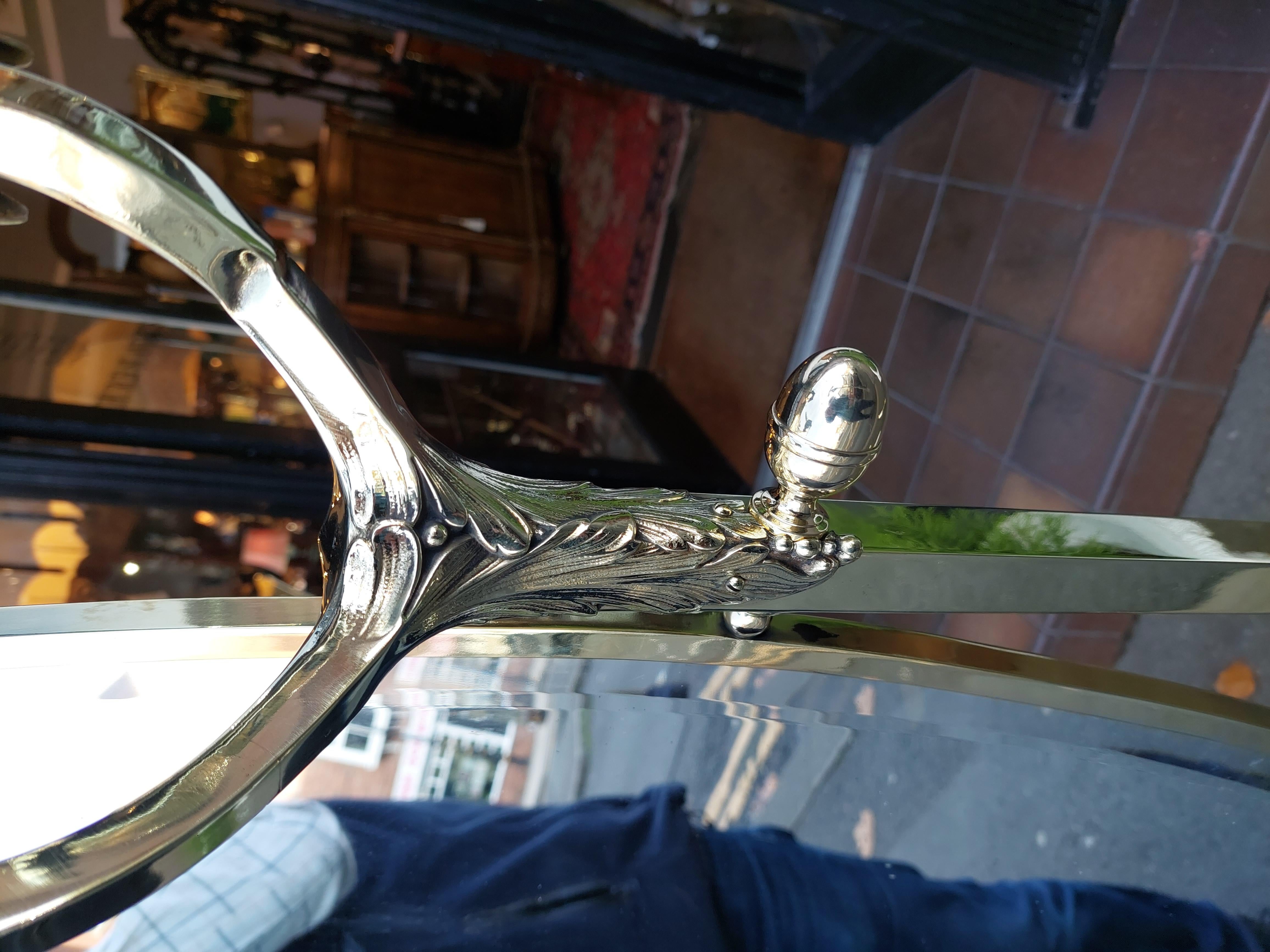 Edoardiano Specchio chevale con cornice in ottone edoardiano in vendita