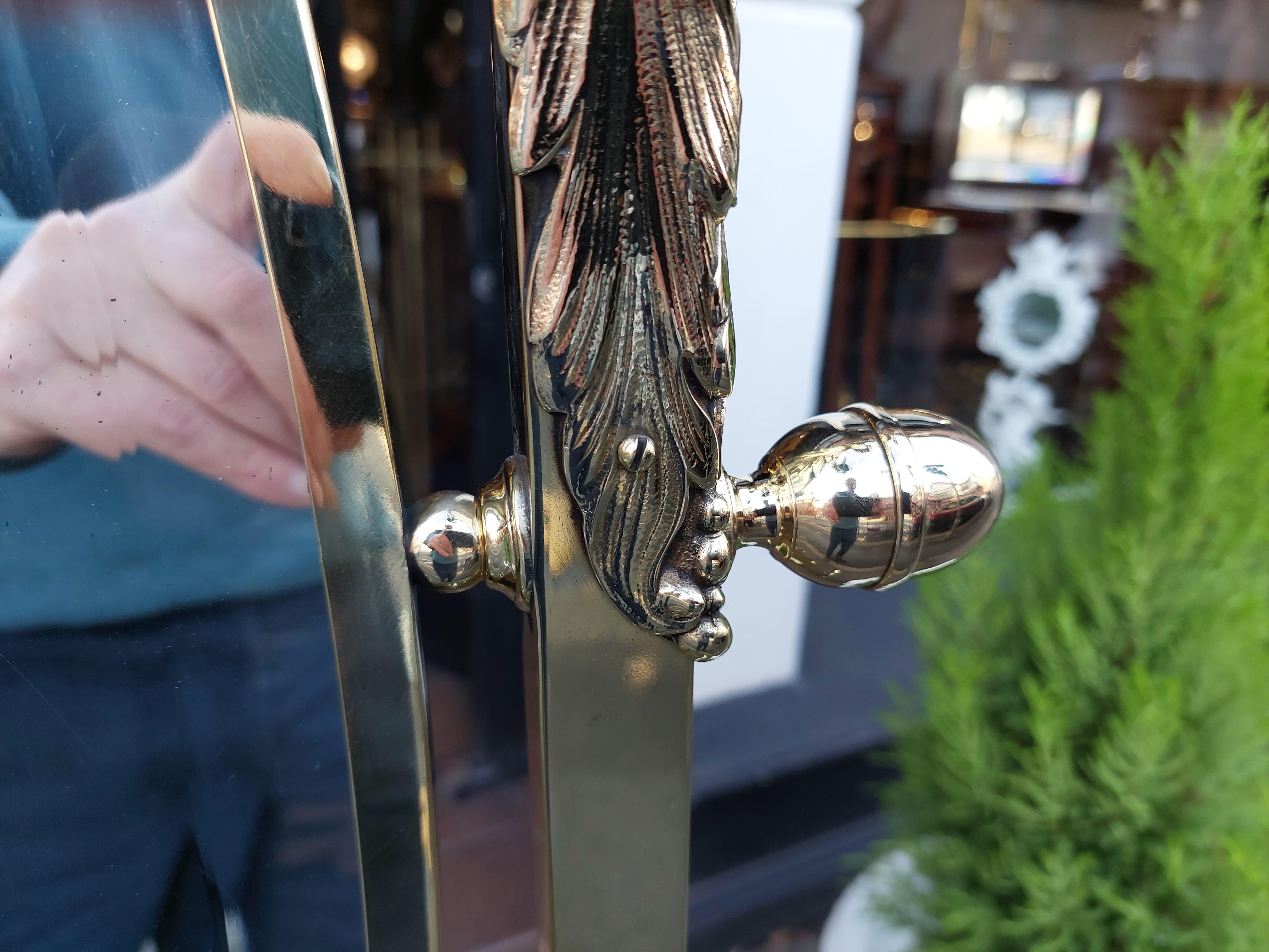 Specchio chevale con cornice in ottone edoardiano in vendita 1