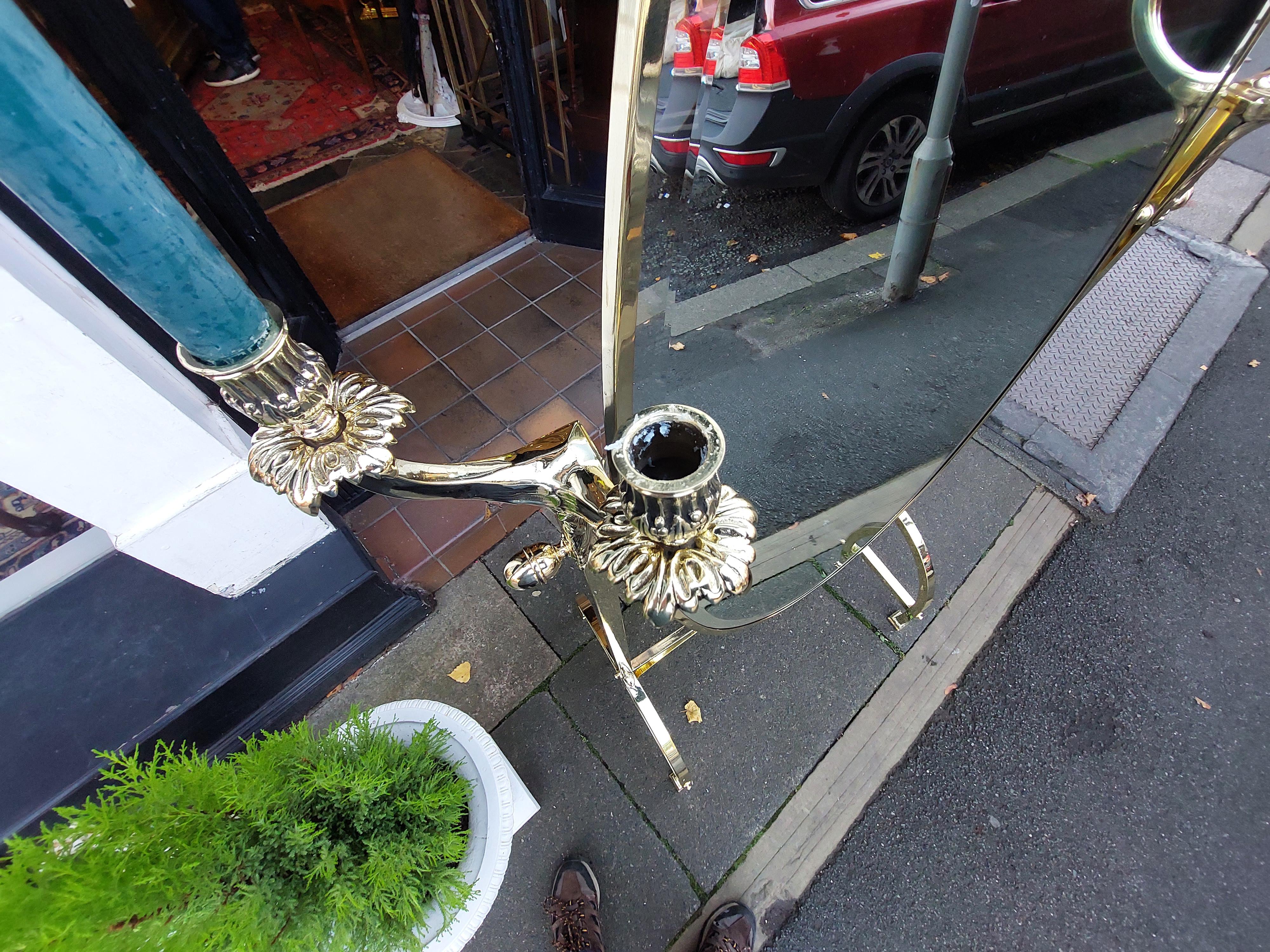 Specchio chevale con cornice in ottone edoardiano in vendita 2