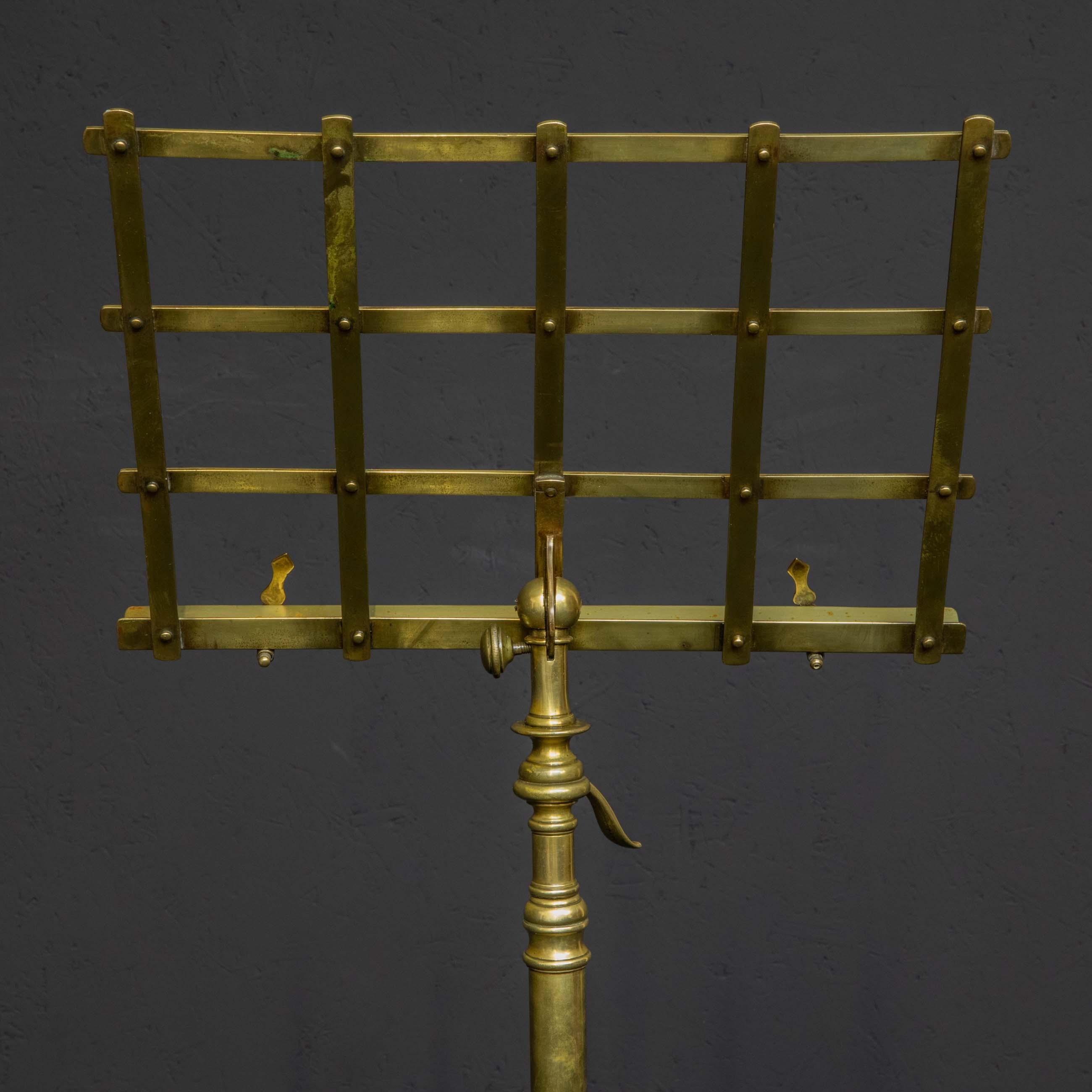 Edwardian Brass Music Stand In Good Condition In Manchester, GB