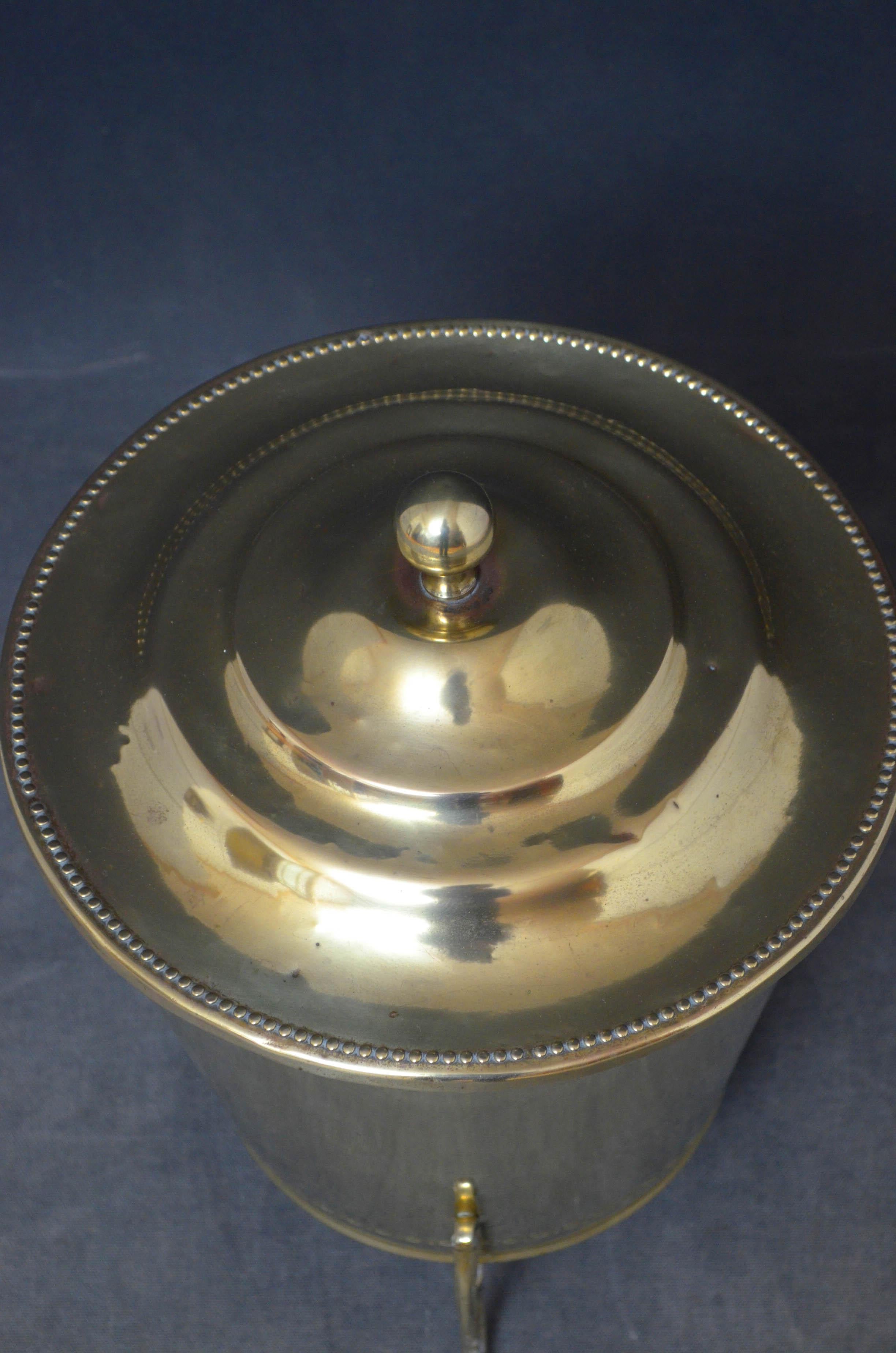 Edwardian Brass Planter In Good Condition For Sale In Whaley Bridge, GB
