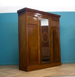 Edwardian British Walnut Triple Door Wardrobe, 1900s