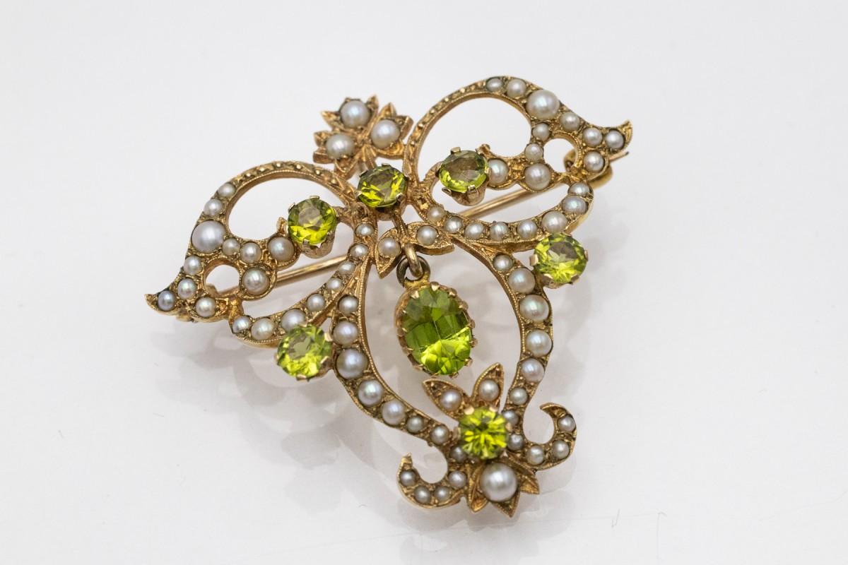 Broche pendentif édouardienne avec péridot et perles, début du 20e siècle. Bon état - En vente à Chorzów, PL