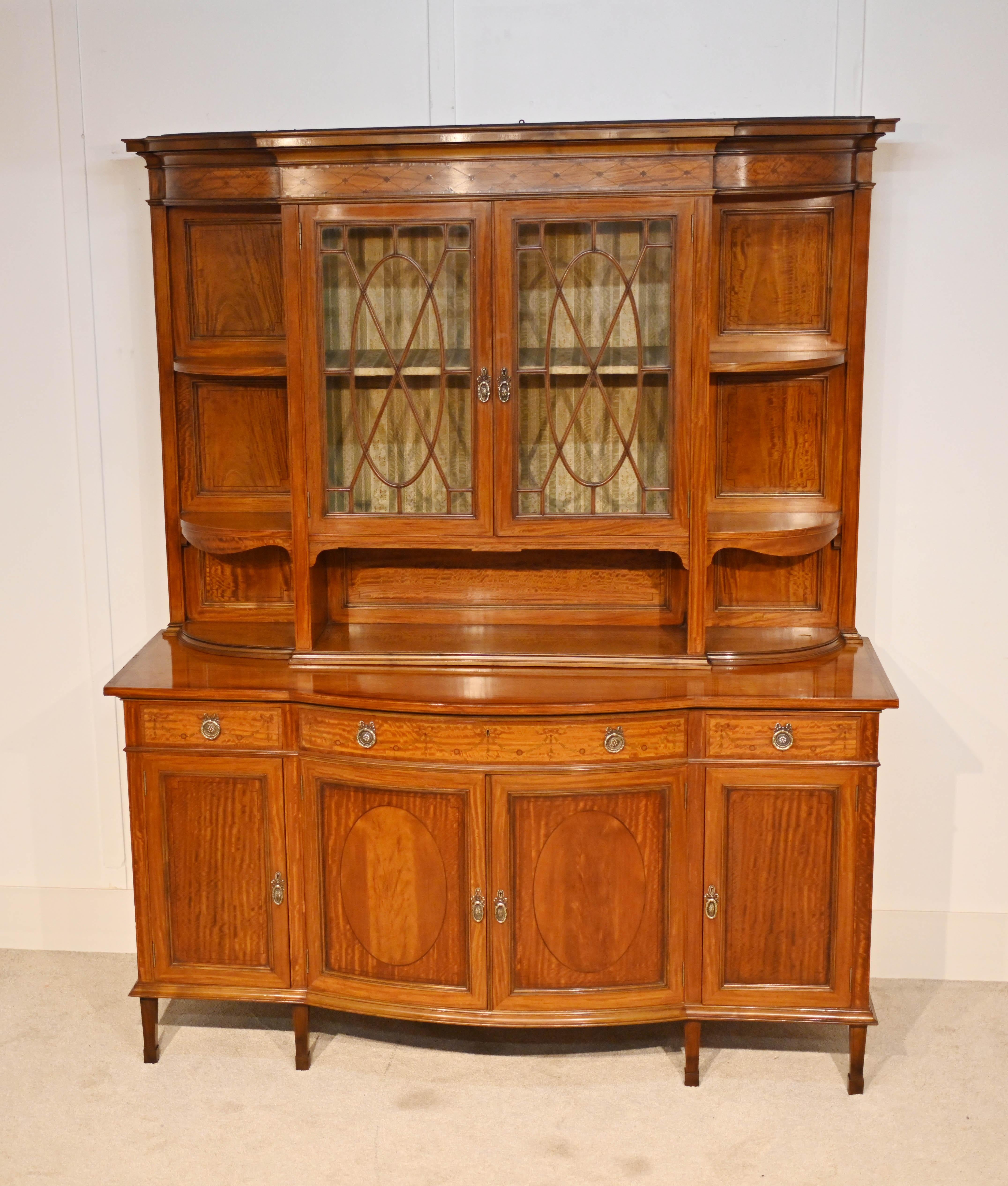 Large Edwardian side cabinet or kitchen buffet in satinwood
Circa 1910 and by Maple and Co who were famous London furniture makers
Very clean and minimal design, perfect for modern interiors
Centre top section is glass covered for display