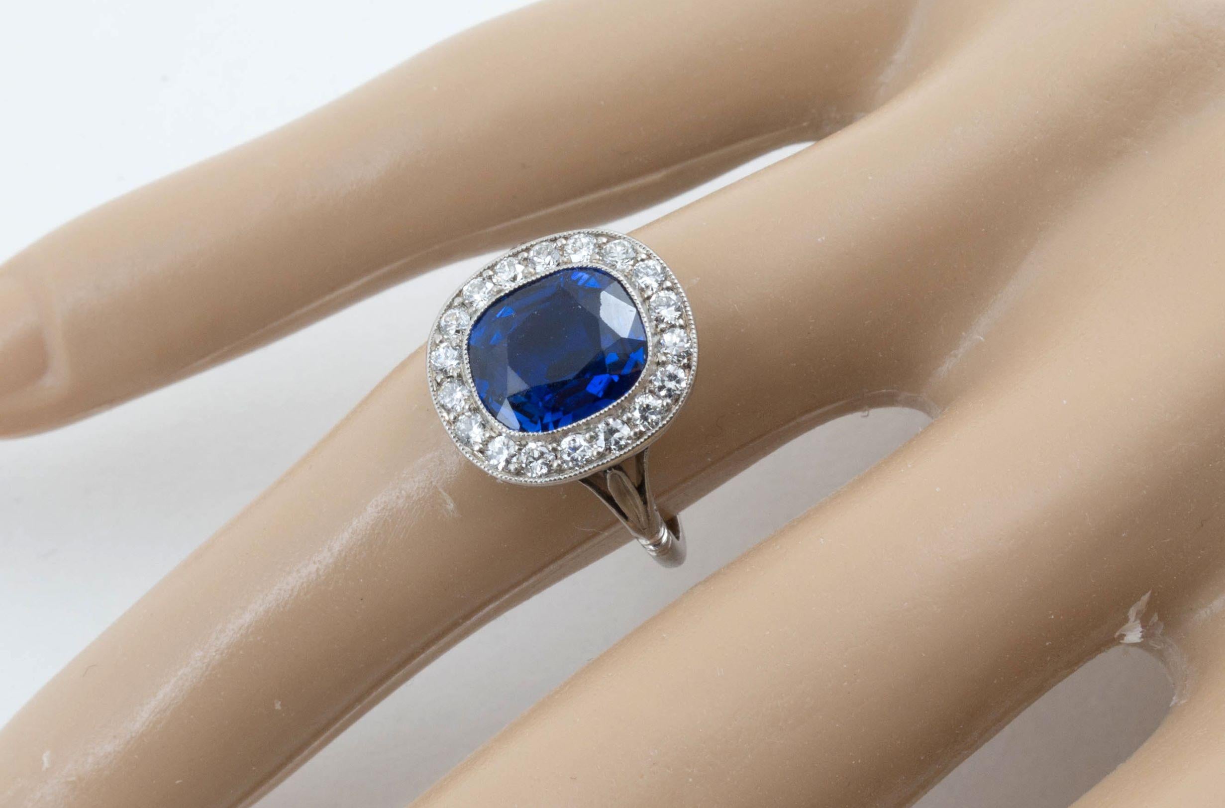 Verlobungsring aus Platin mit unbehandeltem blauem Burma-Saphir und Diamant im viktorianischen Stil im Zustand „Gut“ im Angebot in Austin, TX