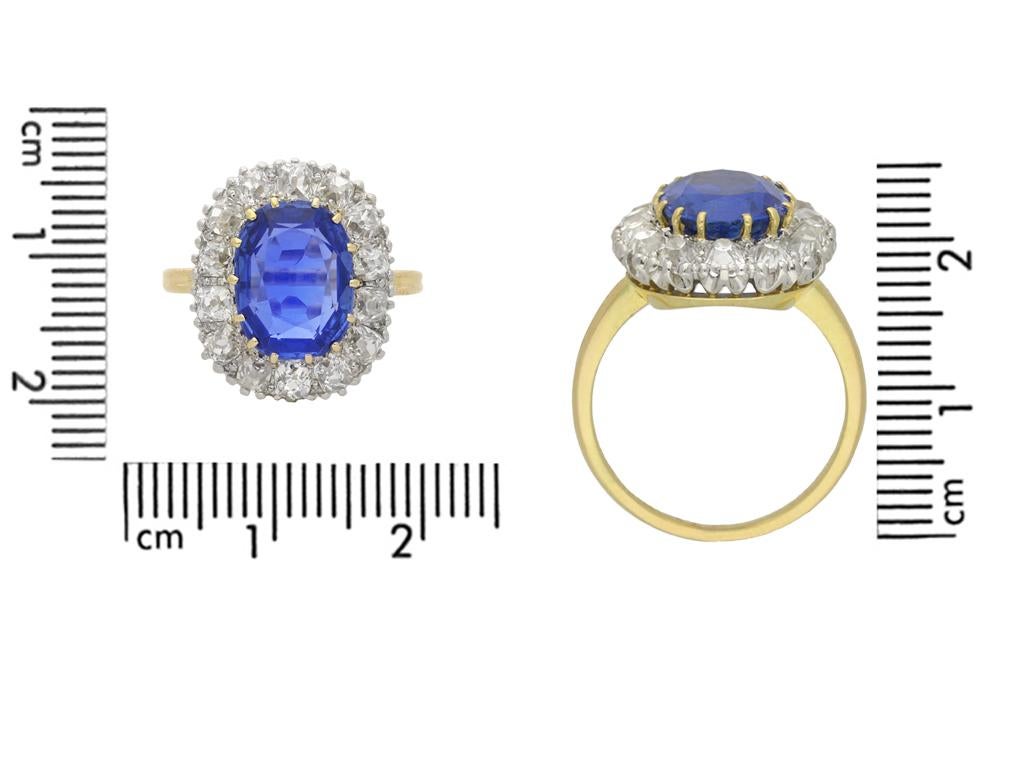 Edwardian Burmese sapphire and diamond cluster ring, circa 1910. In Good Condition For Sale In London, GB