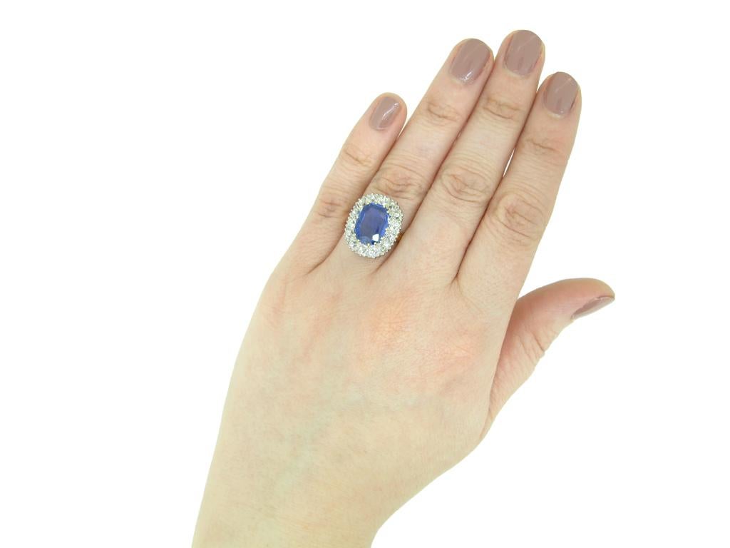 Women's Edwardian Burmese sapphire and diamond cluster ring, circa 1910. For Sale