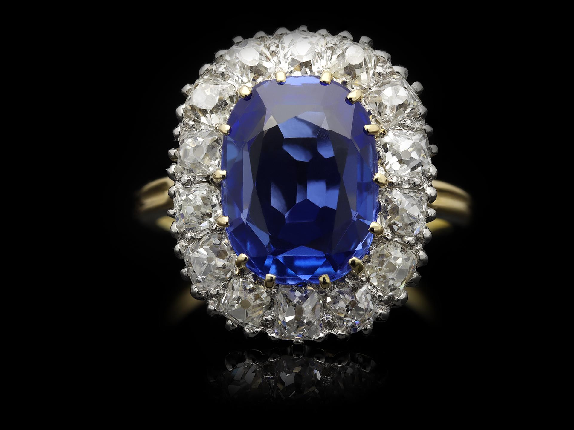 Edwardian Burmese sapphire and diamond cluster ring, circa 1910. For Sale 2