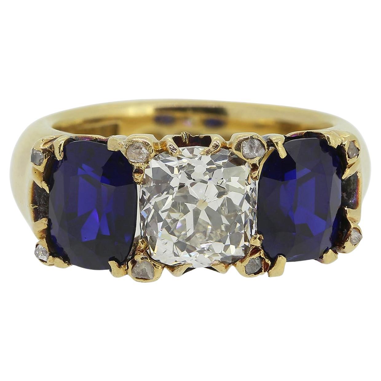 Anillo eduardiano birmano de zafiro y diamantes de tres piedras