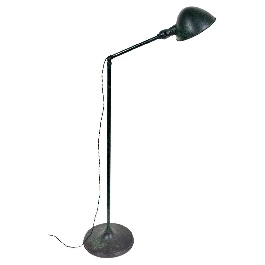 Lampadaire de pharmacie édouardien réglable en laiton vert-de-gris de C. J. Litscher en vente