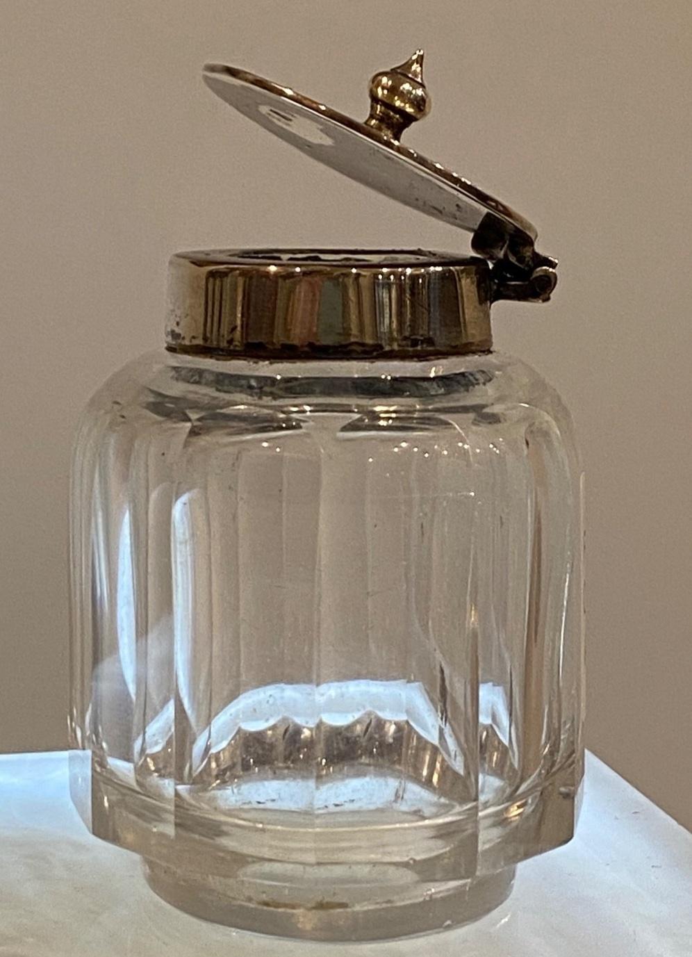 Edwardian c1902 English Ink Well with Sterling Silver Top by James Deakin & Sons In Good Condition For Sale In MELBOURNE, AU