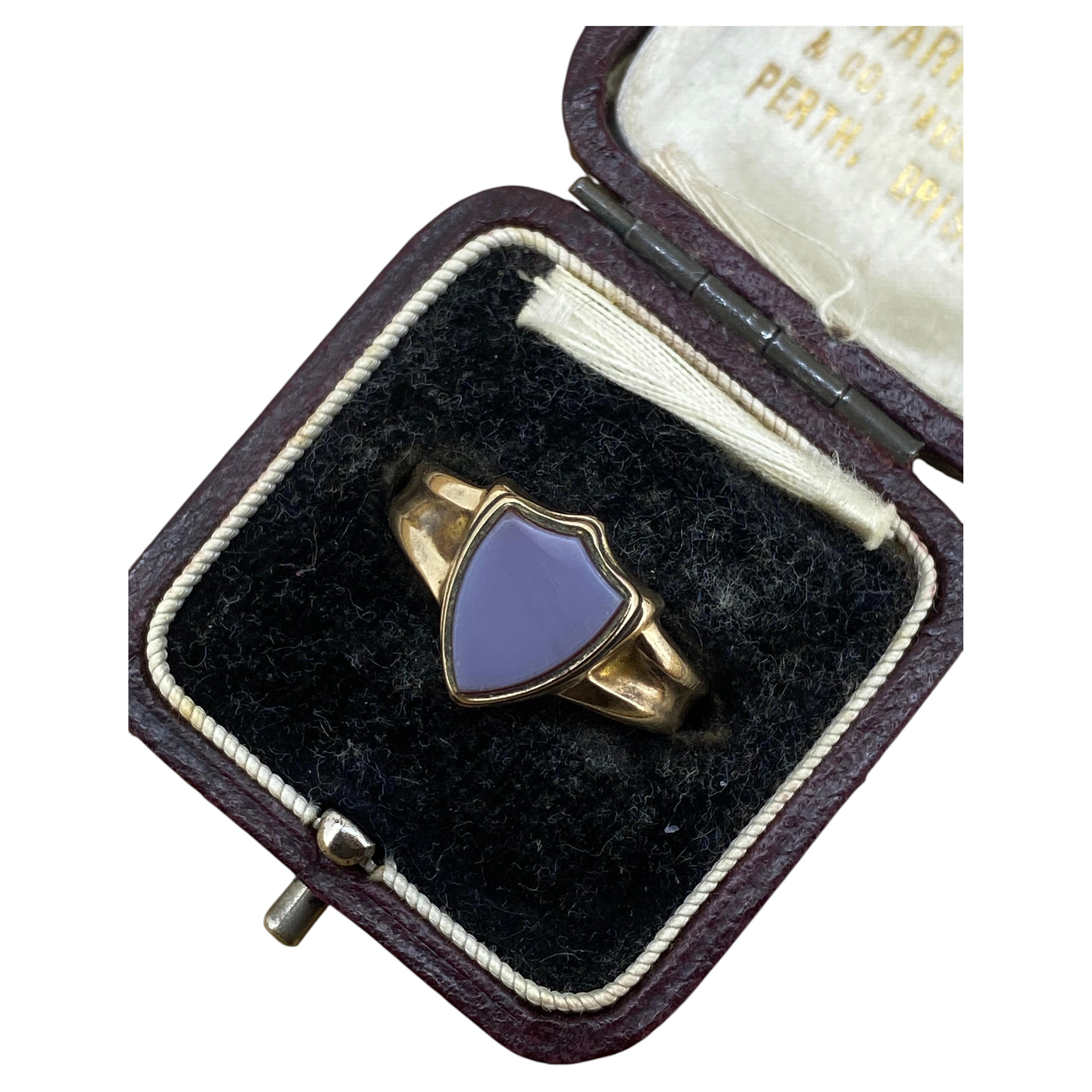 Edwardian c1905 Sardonyx Shield 9K Yellow Gold Hallmarked Mens' Signet Ring For Sale
