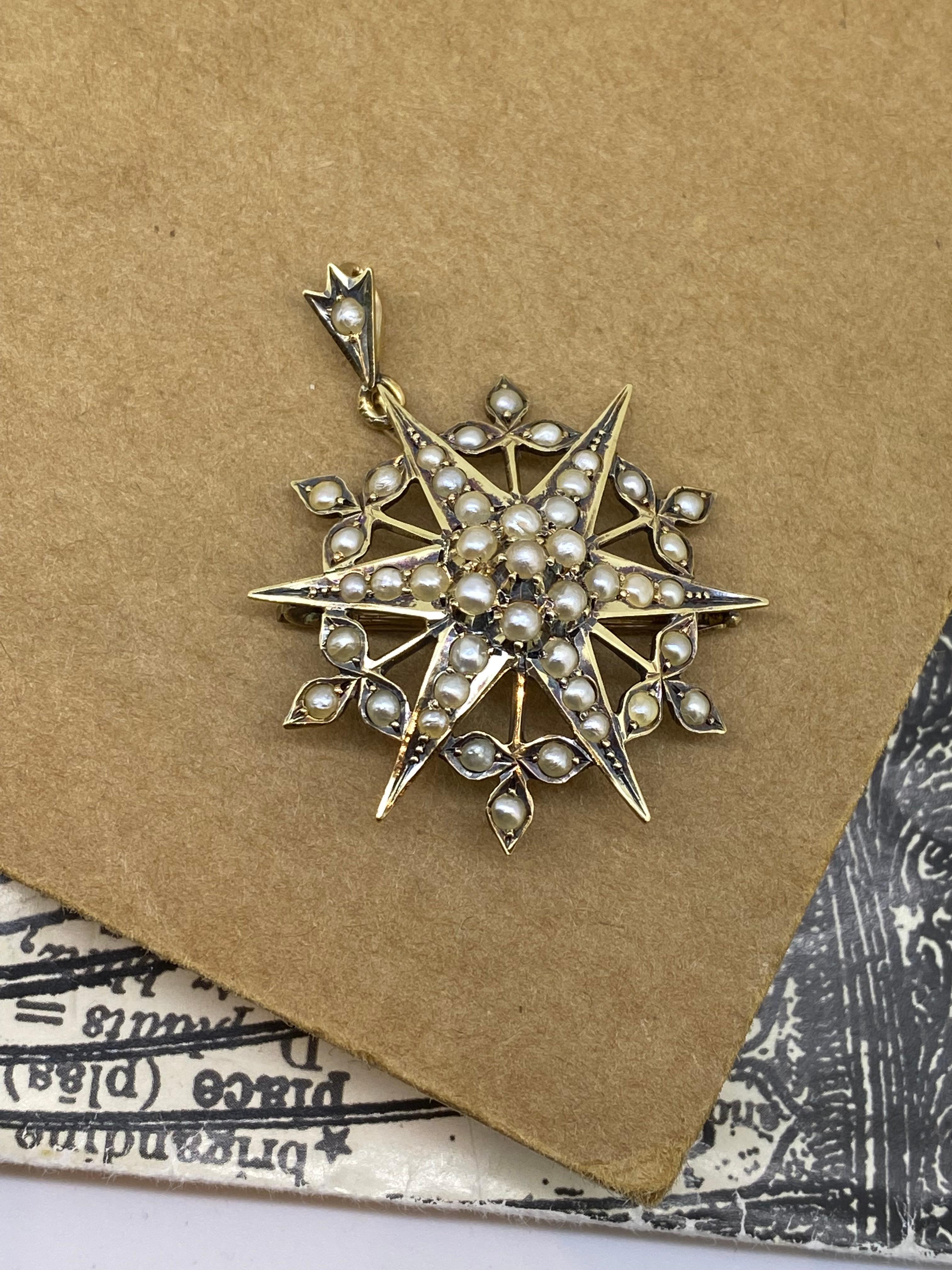 Realizzato con raffinata eleganza 
dalla gioielleria Willis & Sons di Melbourne (fondata nel 1858)
questa intricata spilla con ciondolo è antica: 
risalente all'epoca edoardiana, circa 1905,
eppure è in un bellissimo stato originale 

L'incantevole