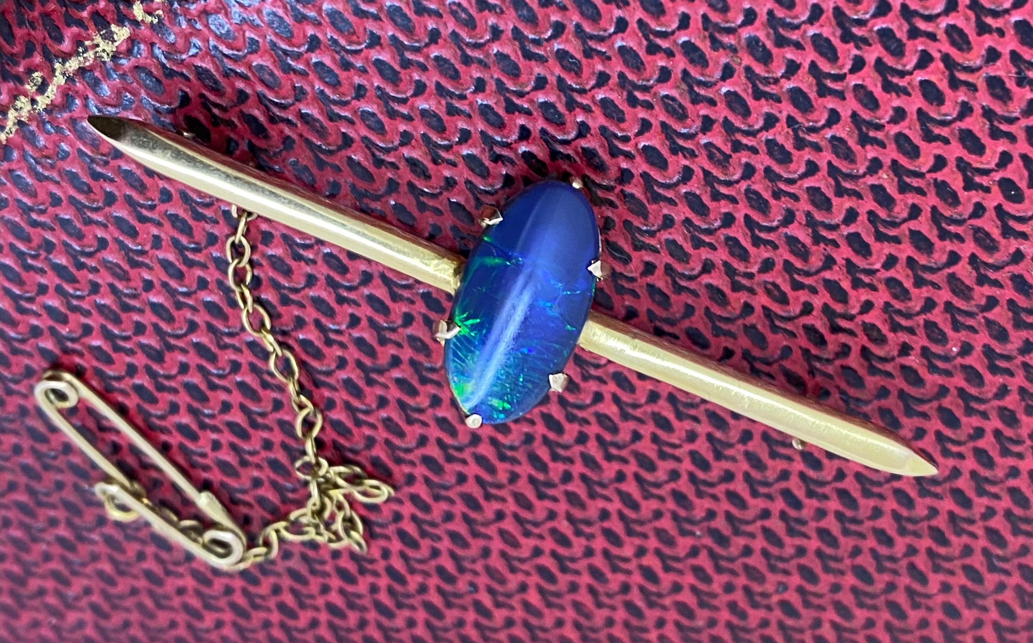Broche eduardiano c1920 de barra de ópalo negro australiano macizo de 2,50 ct en oro de 15 quilates Corte oval en venta