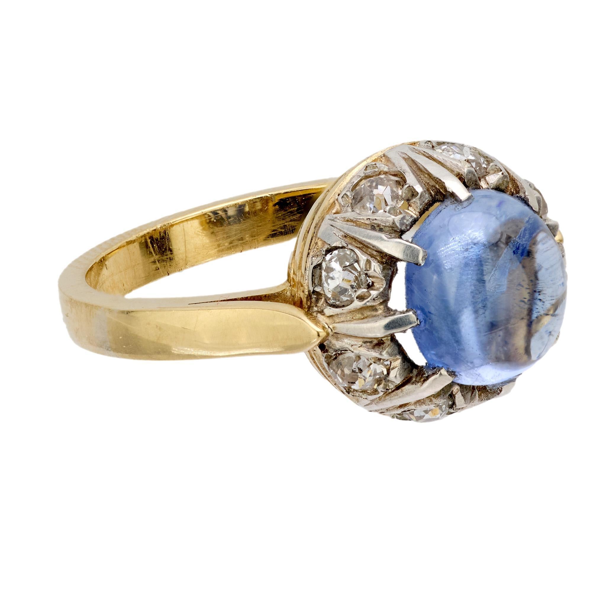 Taille cabochon Bague édouardienne en or jaune 18 carats et platine, diamants et saphir cabochon taille cabochon en vente