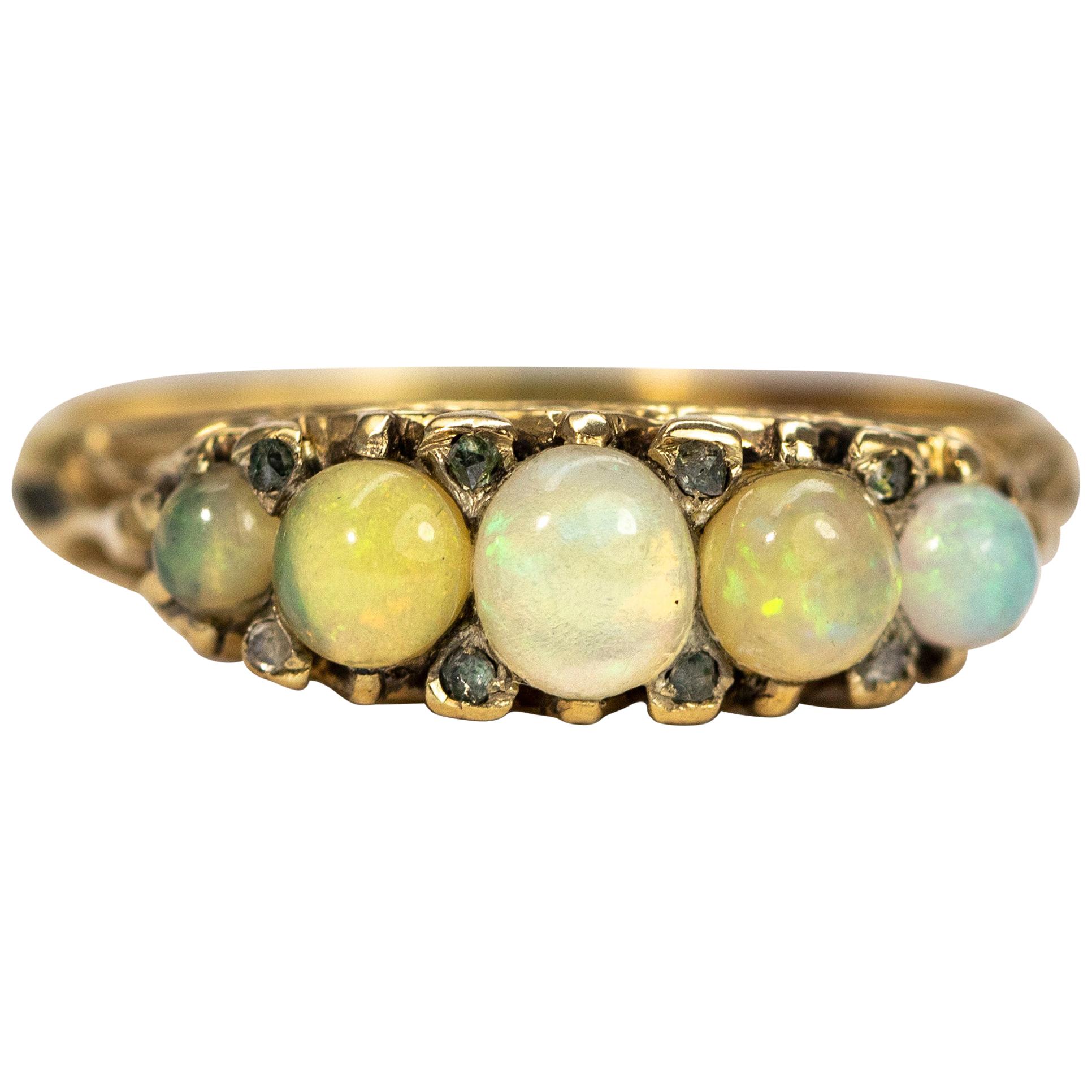 Fünf-Stein-Band aus edwardianischem Cabochon-Opal und Diamant 15 Karat Gold im Angebot