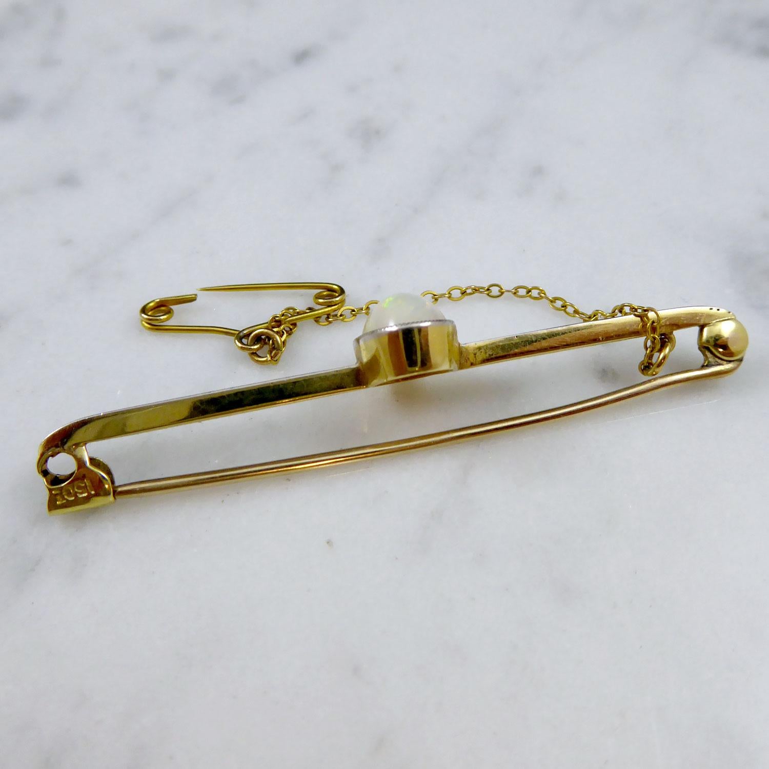 Edwardian Cabochon Opal Bar Brooch in Platinum-Topped 15ct Gold In Good Condition In Yorkshire, West Yorkshire