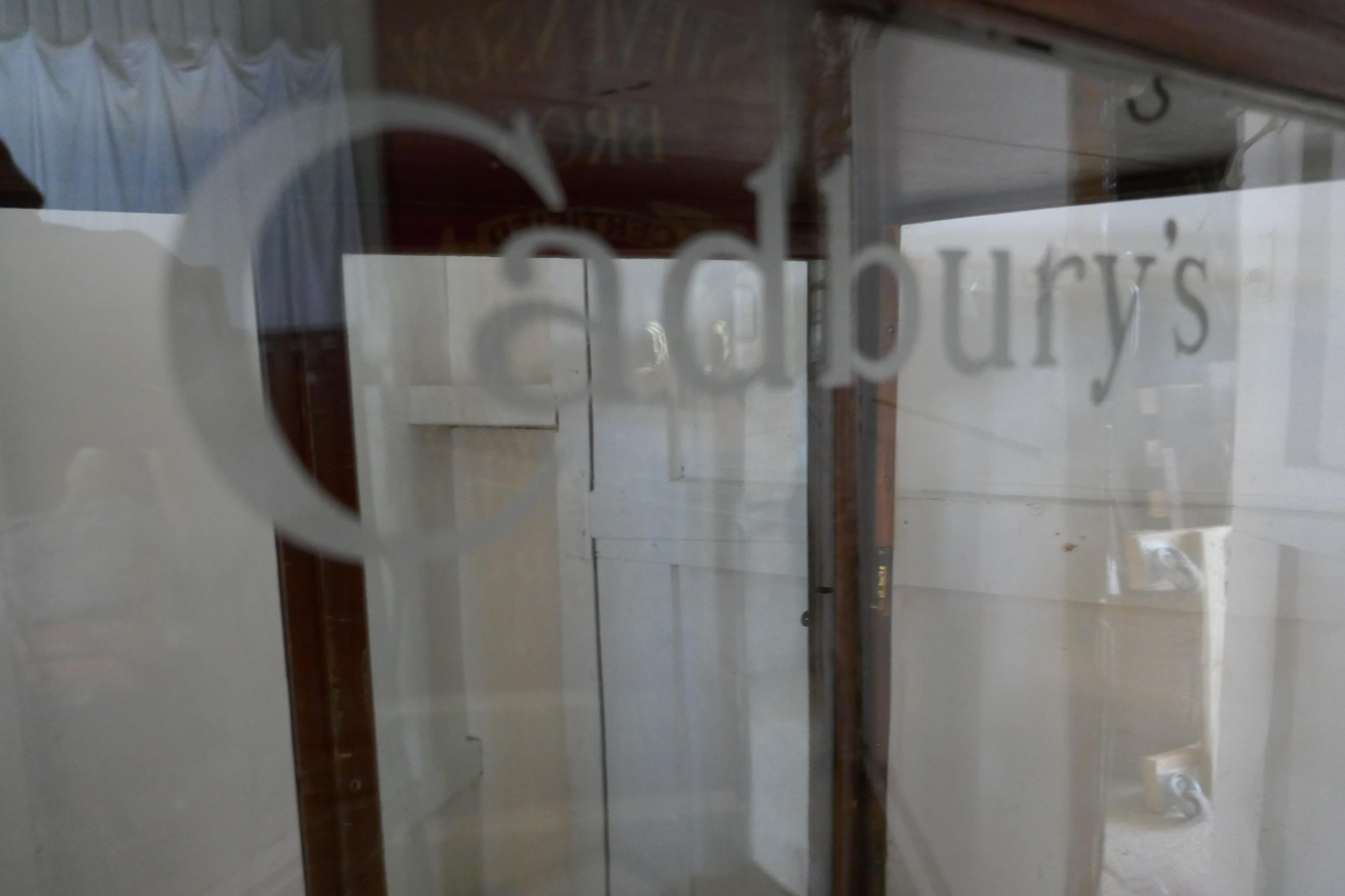 Vitrina eduardiana Cadbury's Counter Top Sweet Shop en venta 4