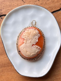 Edwardian Cameo Shell and 14k Yellow Gold Brooch/Pendant