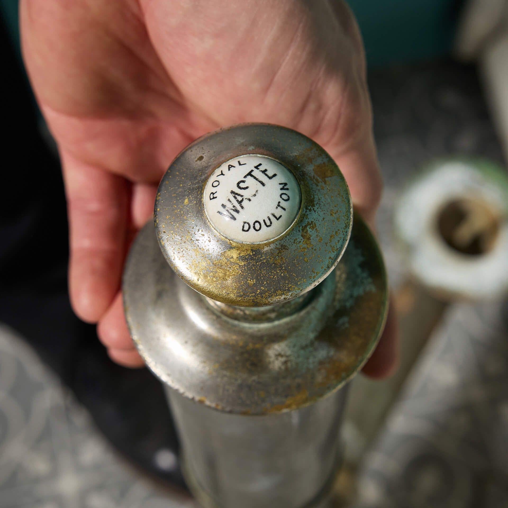 Vasca da bagno angolare Edwardian in marmo di Carrara e gres smaltato di Royal Doulton In condizioni discrete in vendita a Wormelow, Herefordshire