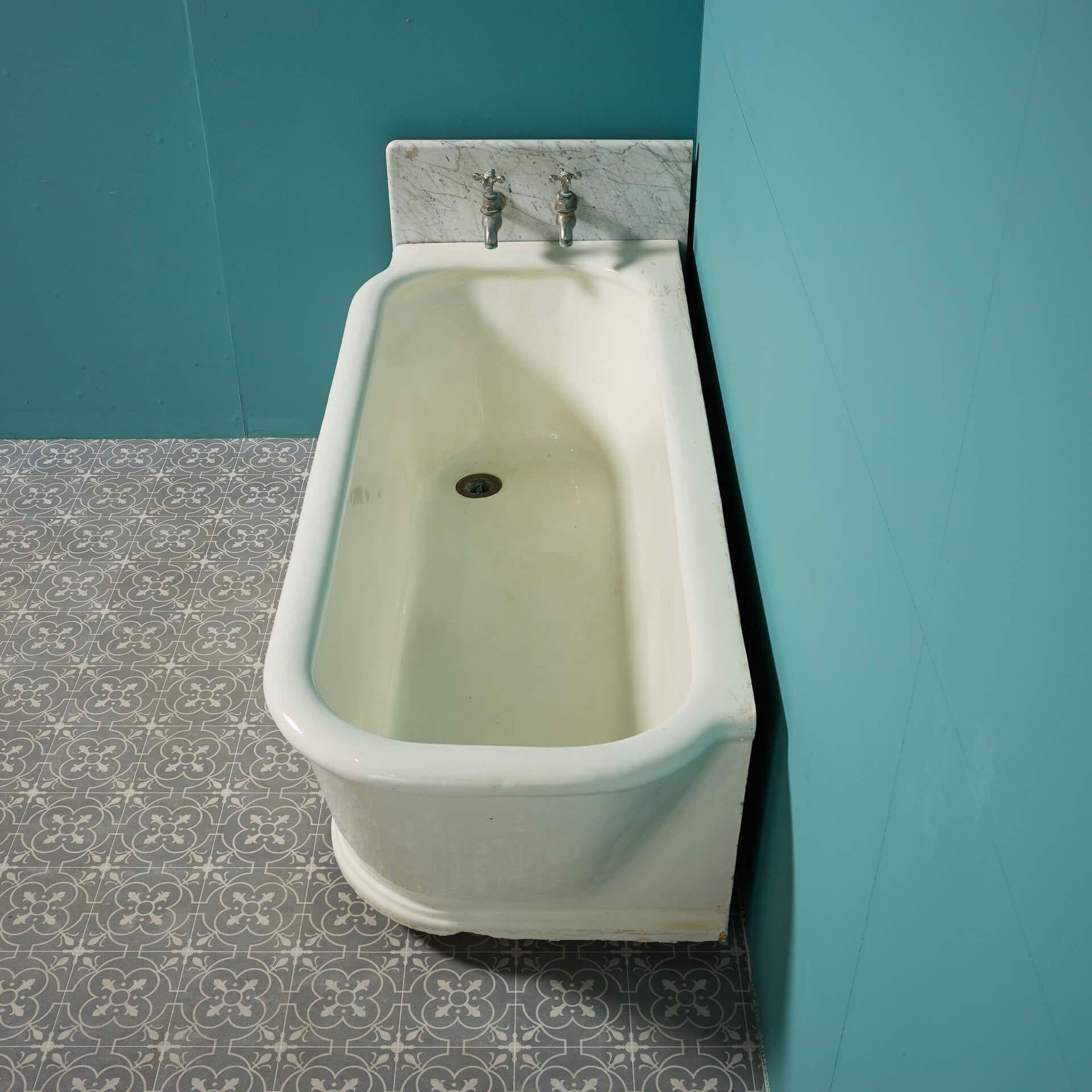 Grès porcellanato Vasca da bagno angolare Edwardian in marmo di Carrara e gres smaltato di Royal Doulton in vendita