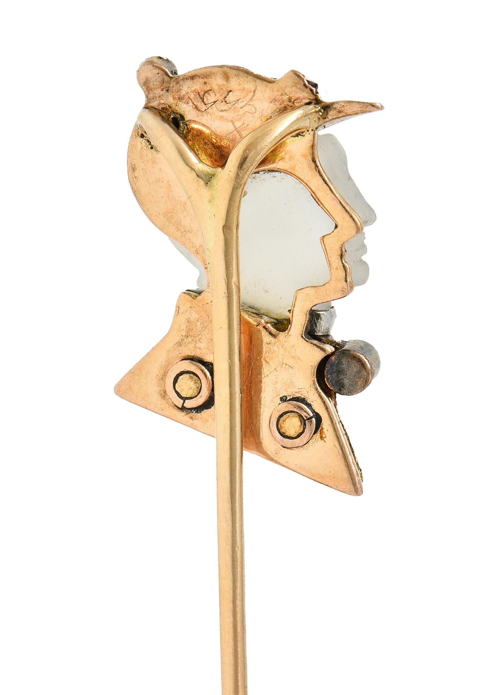 Stickpin aus 14 Karat Gold mit geschnitztem Mondstein, Rubin und Diamant in Emaille und Silber, Edwardian (Rosenschliff) im Angebot