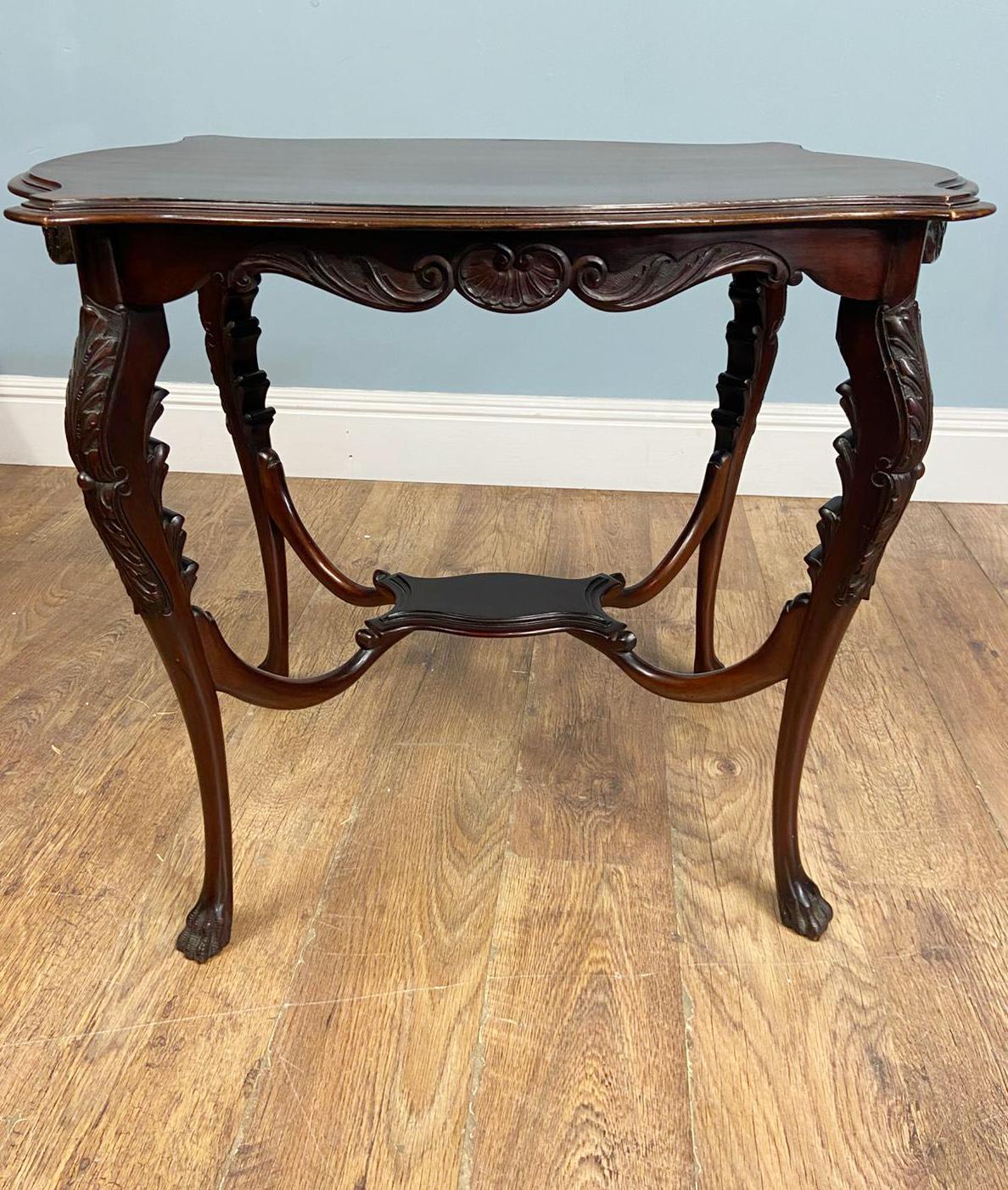 Edwardian Carved Side Table 1910 Bon état - En vente à Potters Bar, GB