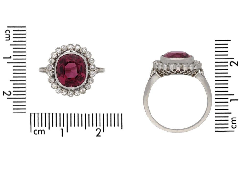 Taille vieille Europe Bague grappe édouardienne en spinelle rose Ceylan couronnée de diamants, vers 1910 en vente